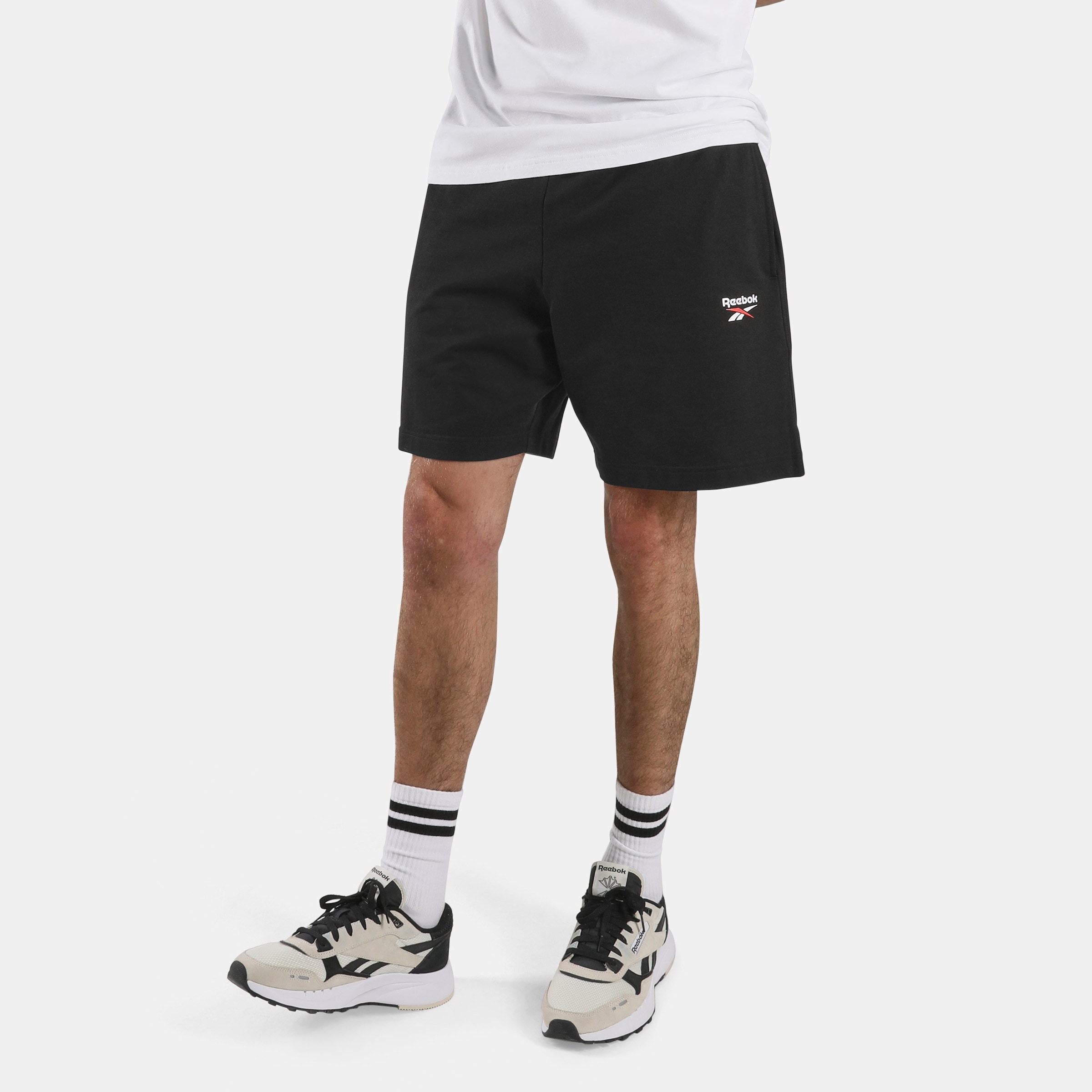 Reebok Sweatshorts "ID SMALL LOGO SHORTS" Sweatshorts für Sommermode und Frühlingsmode, in den Größen S bis XXL