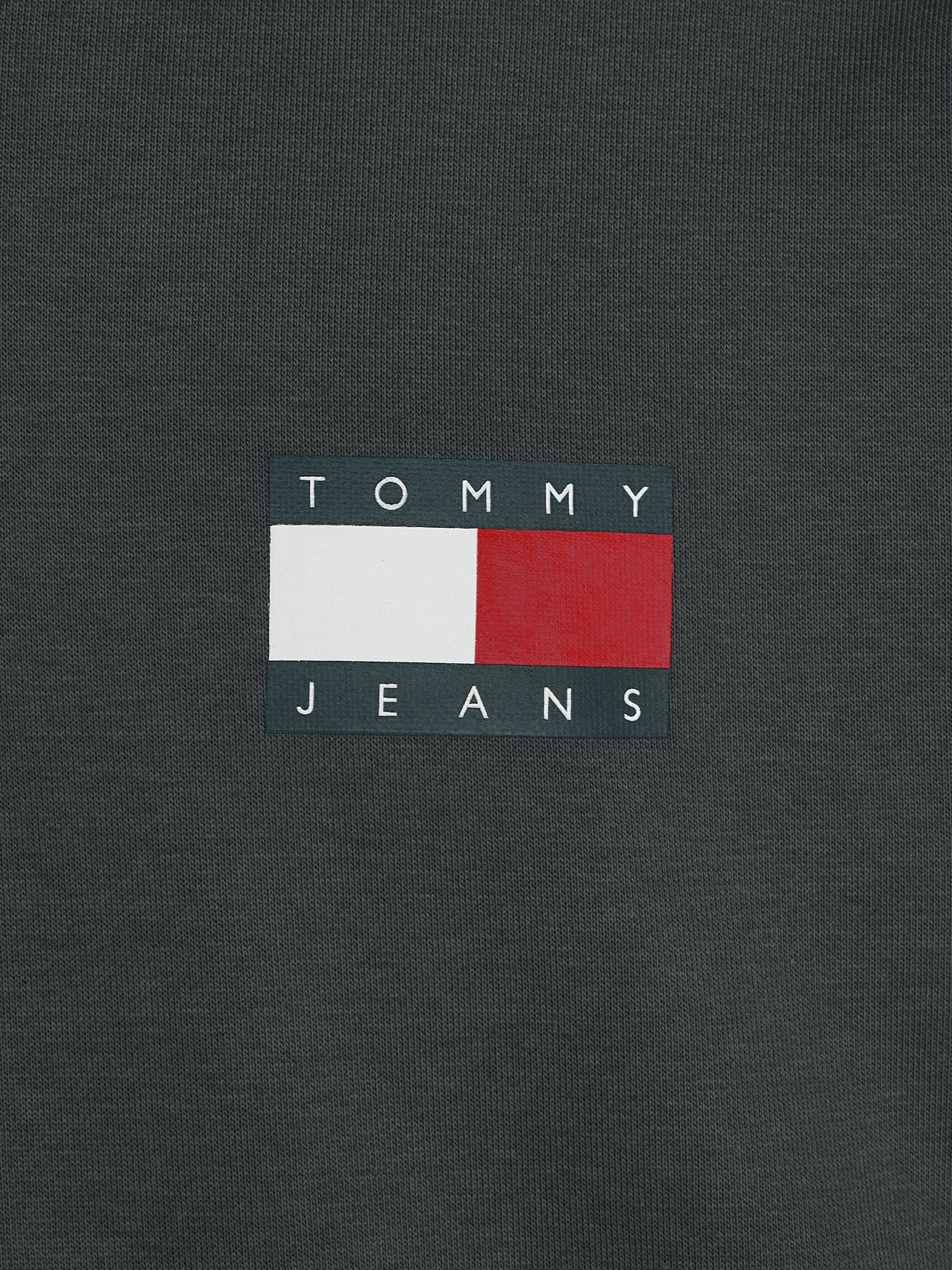 Tommy Jeans Sweatshirt »TJM REG ESSENTIAL FLAG HOOD EXT«, mit bedruckten Markenlogo auf Brusthöhe