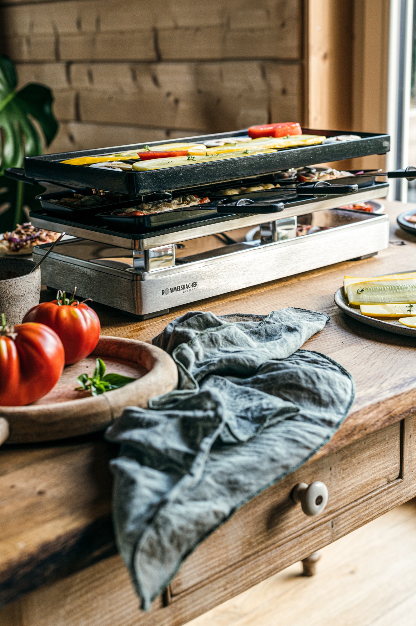 Rommelsbacher Raclette »RCP 1800« 14 Stk. Raclettepfännchen 1.800 W Pizza-Ebene mit zusätzlicher Heizung für knusprigen Teigboden