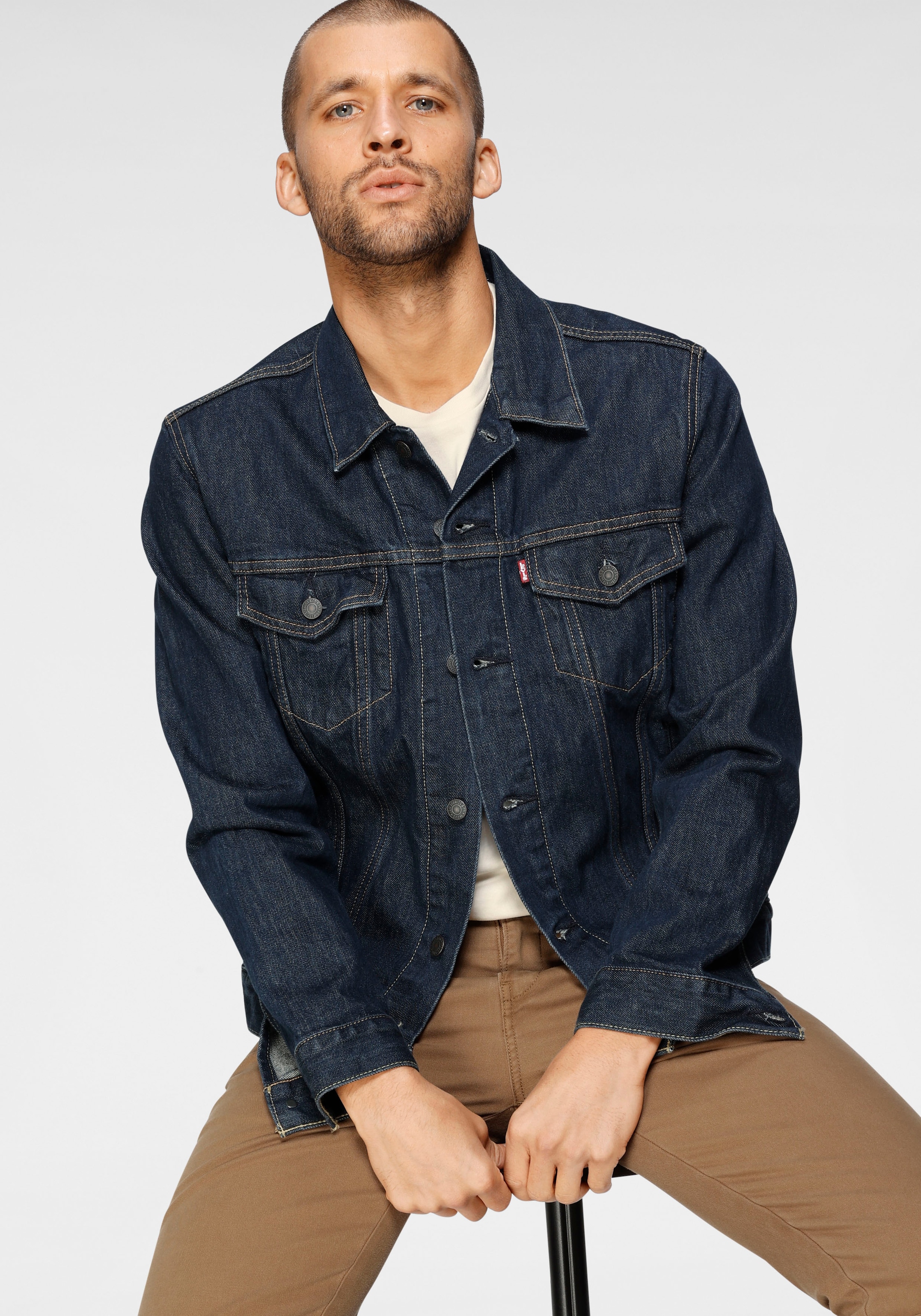 Levis Jeansjacke "VINTAGE FIT TRUCKER JKT", ohne Kapuze, mit Knopfleiste günstig online kaufen