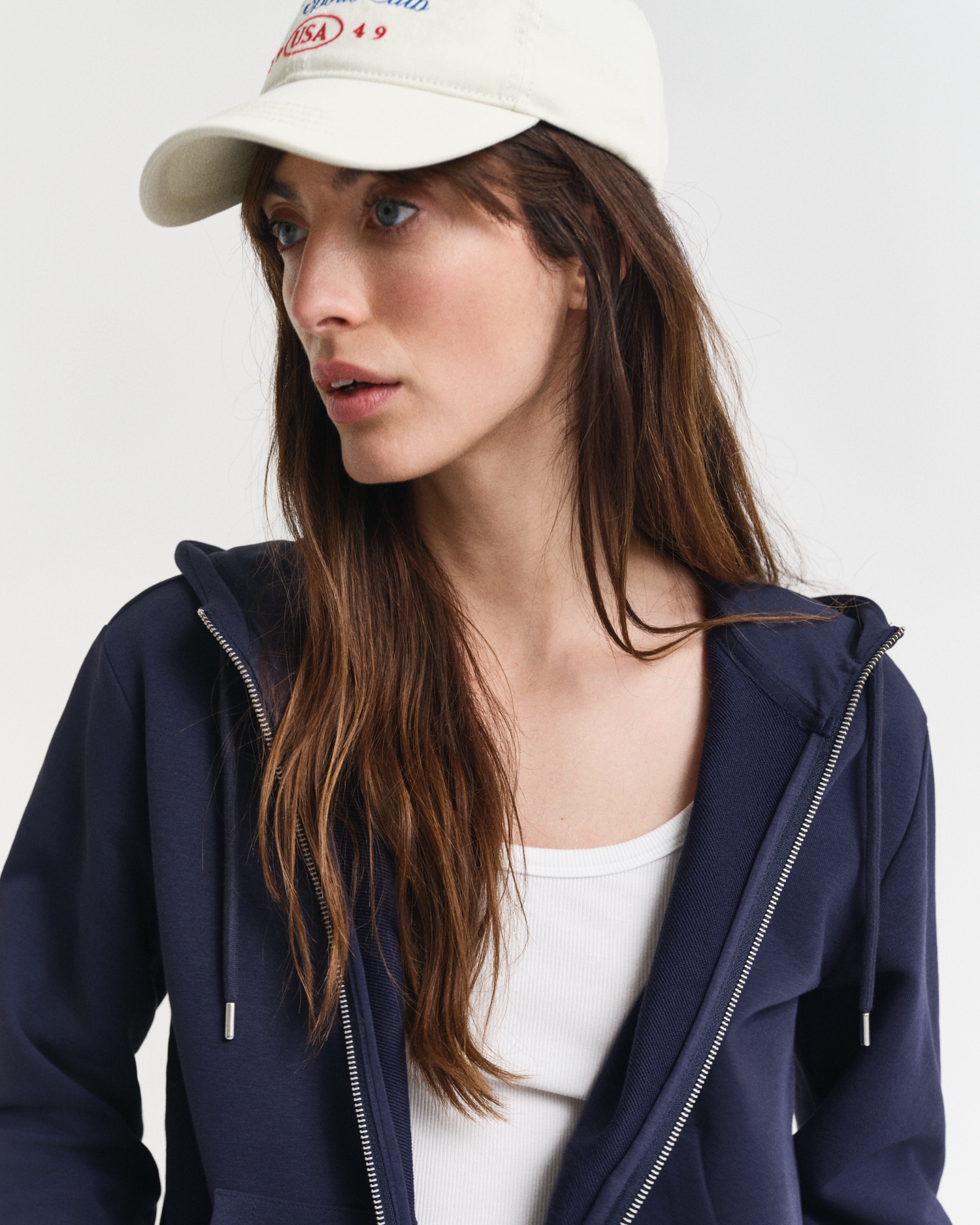 Gant Kapuzensweatjacke »SHIELD ZIP HOODIE«, Grafische GANT-Stickerei auf der Brust