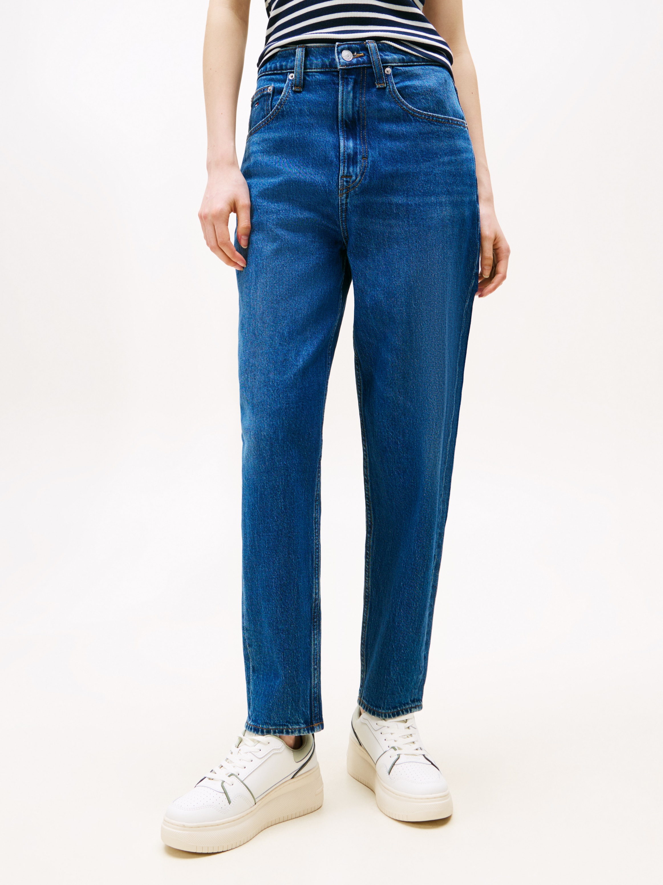 Tommy Jeans Mom-Jeans »High waist - Mom-Jeans Tapered«, mit Logo-Stickereien