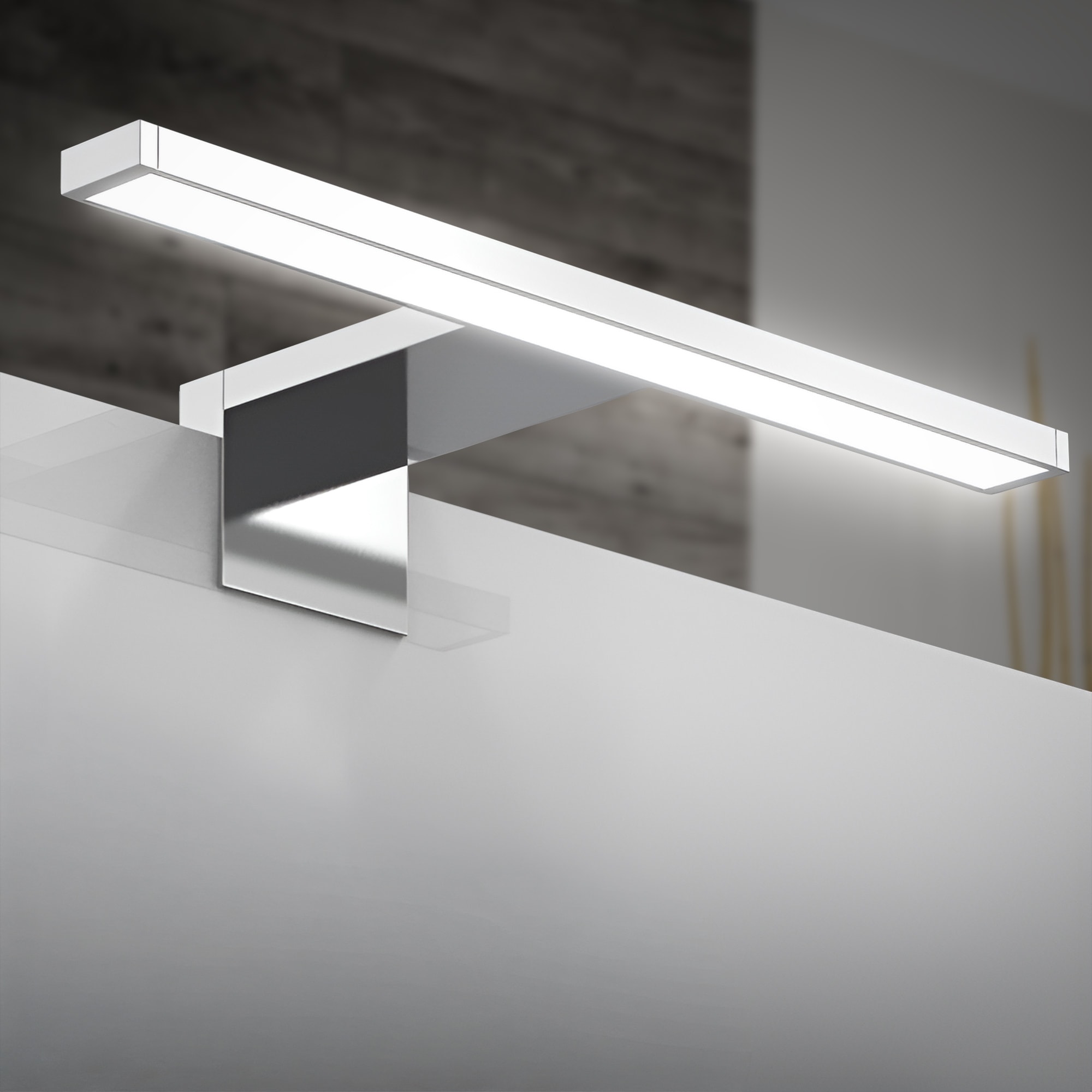 OTTO home LED Spiegelleuchte »SYNNRA Wandleuchte Badleuchte IP44 230V in chrom/schwarz« LED-Board 1 Stk. Neutralweiß Klemmbar, Schraubbar, 550 Lumen, 5 Watt, Badezimmer-Beleuchtung