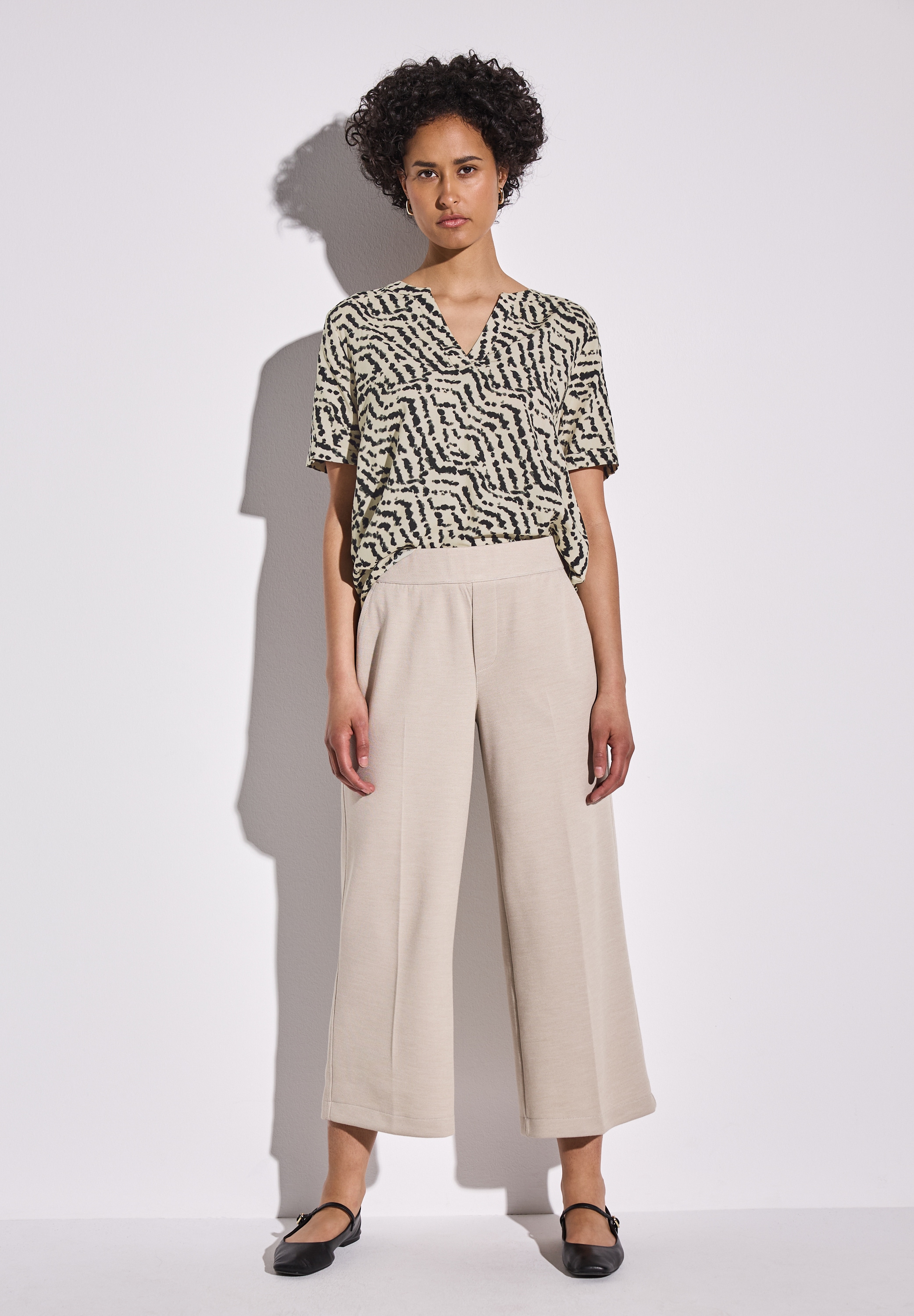 STREET ONE Shirtbluse, mit geschlitztem Rundhalsausschnitt