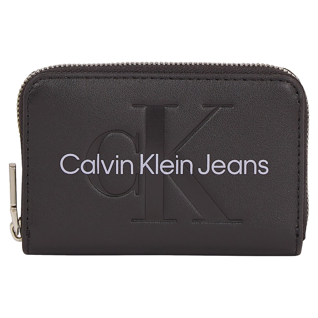 Calvin Klein Jeans Geldbörse »SCULPTED MED ZIP AROUND MONO« mit großflächigem Markenlogo vorne Calvin Klein Jeans Geldbörse »SCULPTED MED ZIP AROUND MONO« mit großflächigem Markenlogo vorne