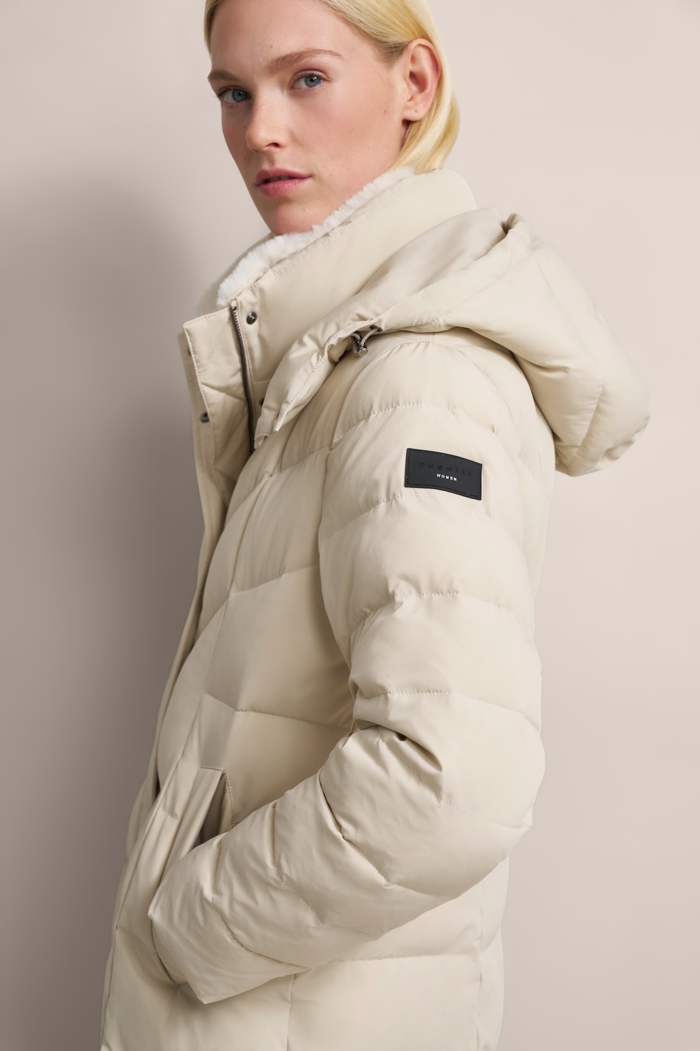 bugatti Kurzmantel, mit elegantem Stehkragen
