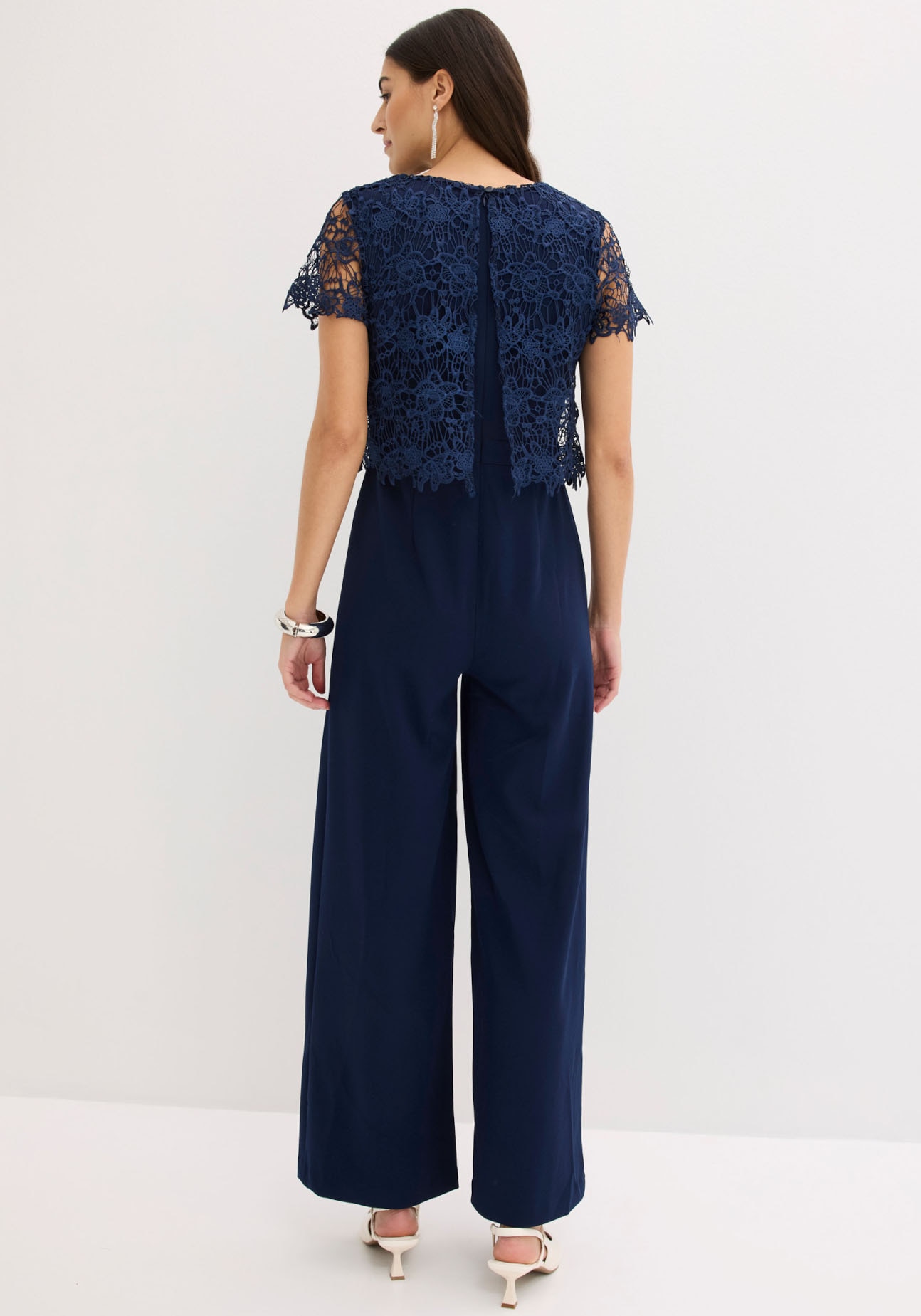 bonprix Jumpsuit mit kurzem Arm, figurumspielende Passform, weites Bein