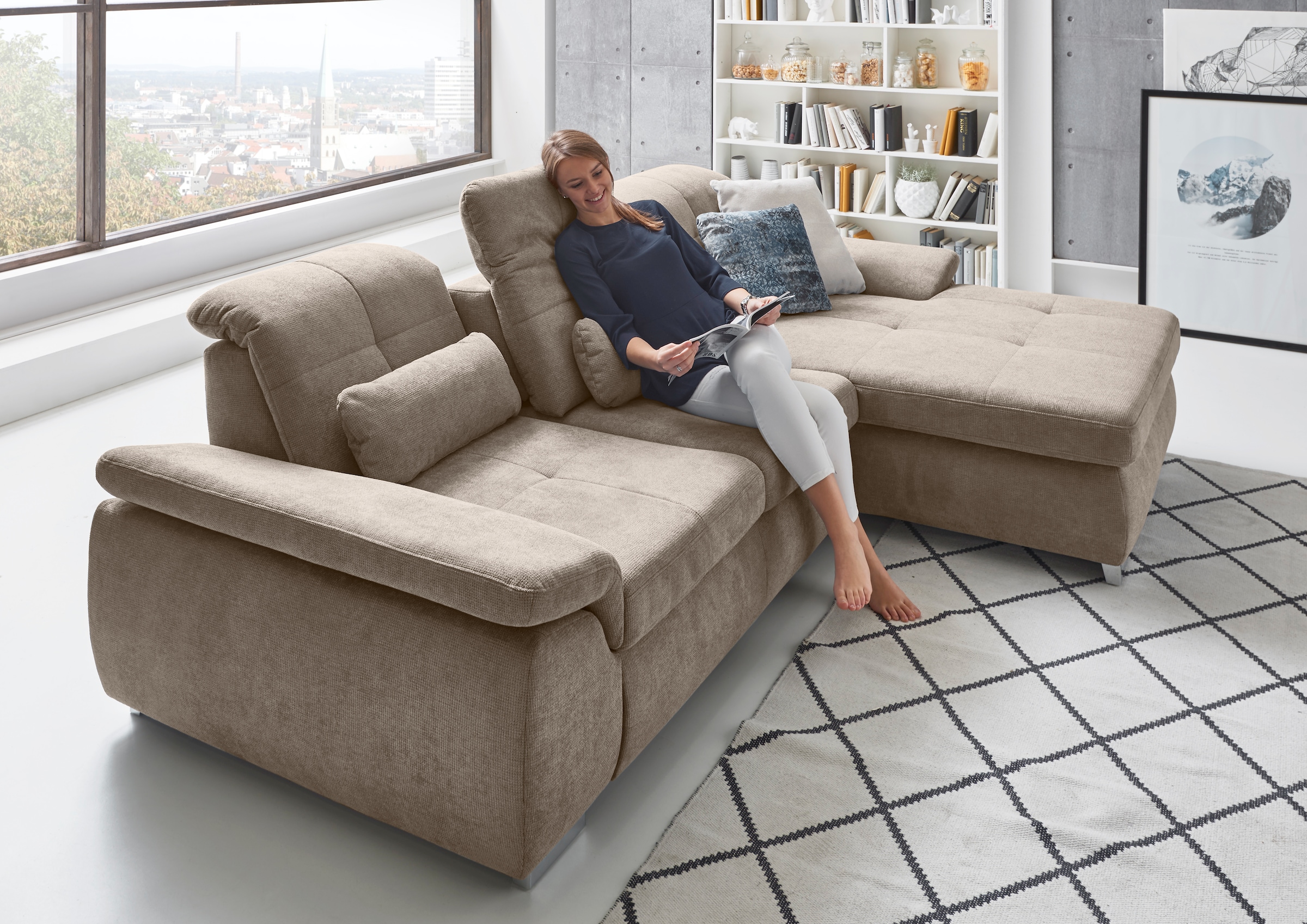 Die PlanBar Ecksofa »MP-IN16037 L-Form mit Kaltschaum-Polsterung«, mit Sitztiefenverstellung & Zierkissen