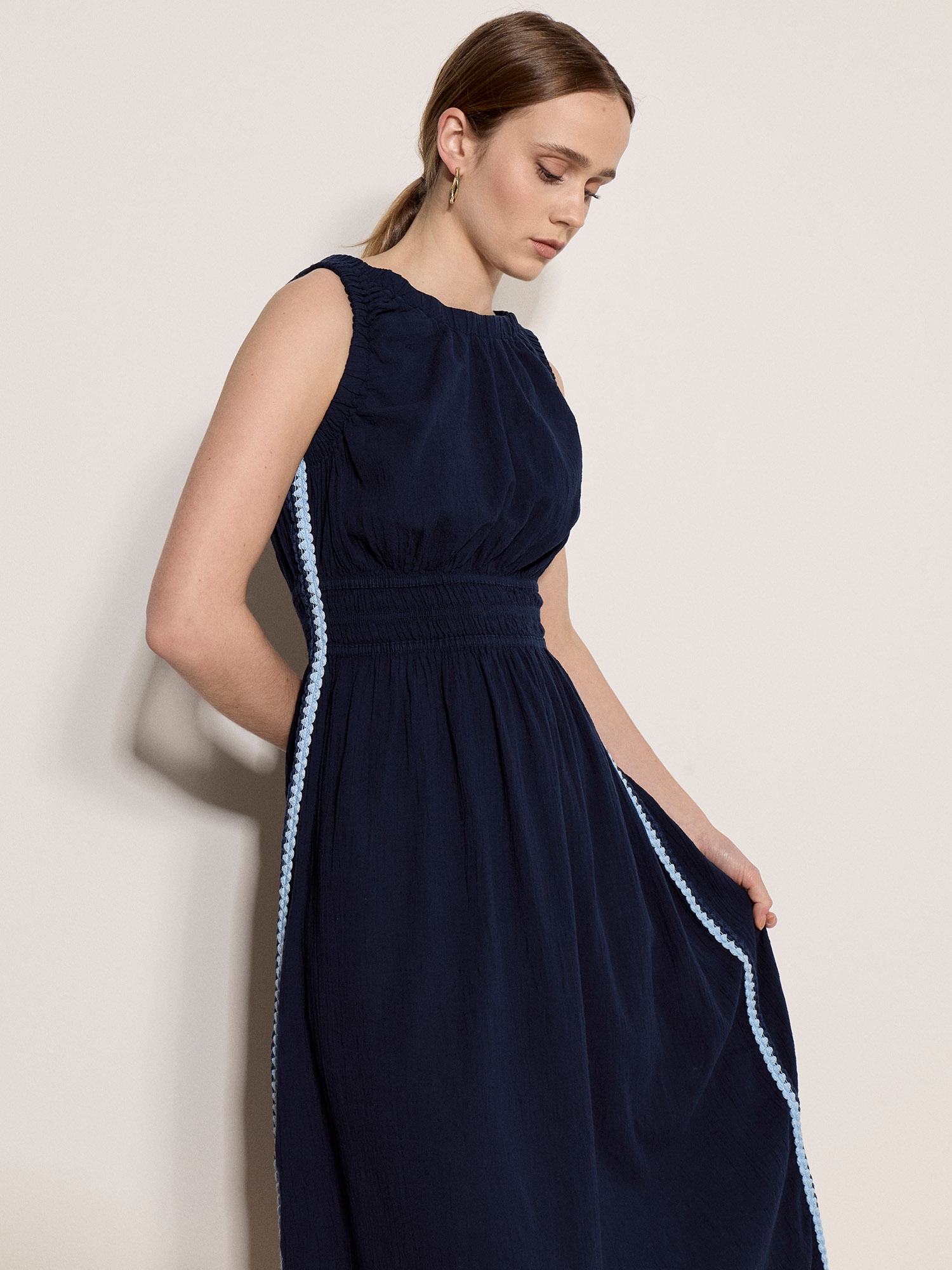 Apricot Midikleid »Midi-Kleid mit Häkelspitze und Smokarbeit« Smokarbeit