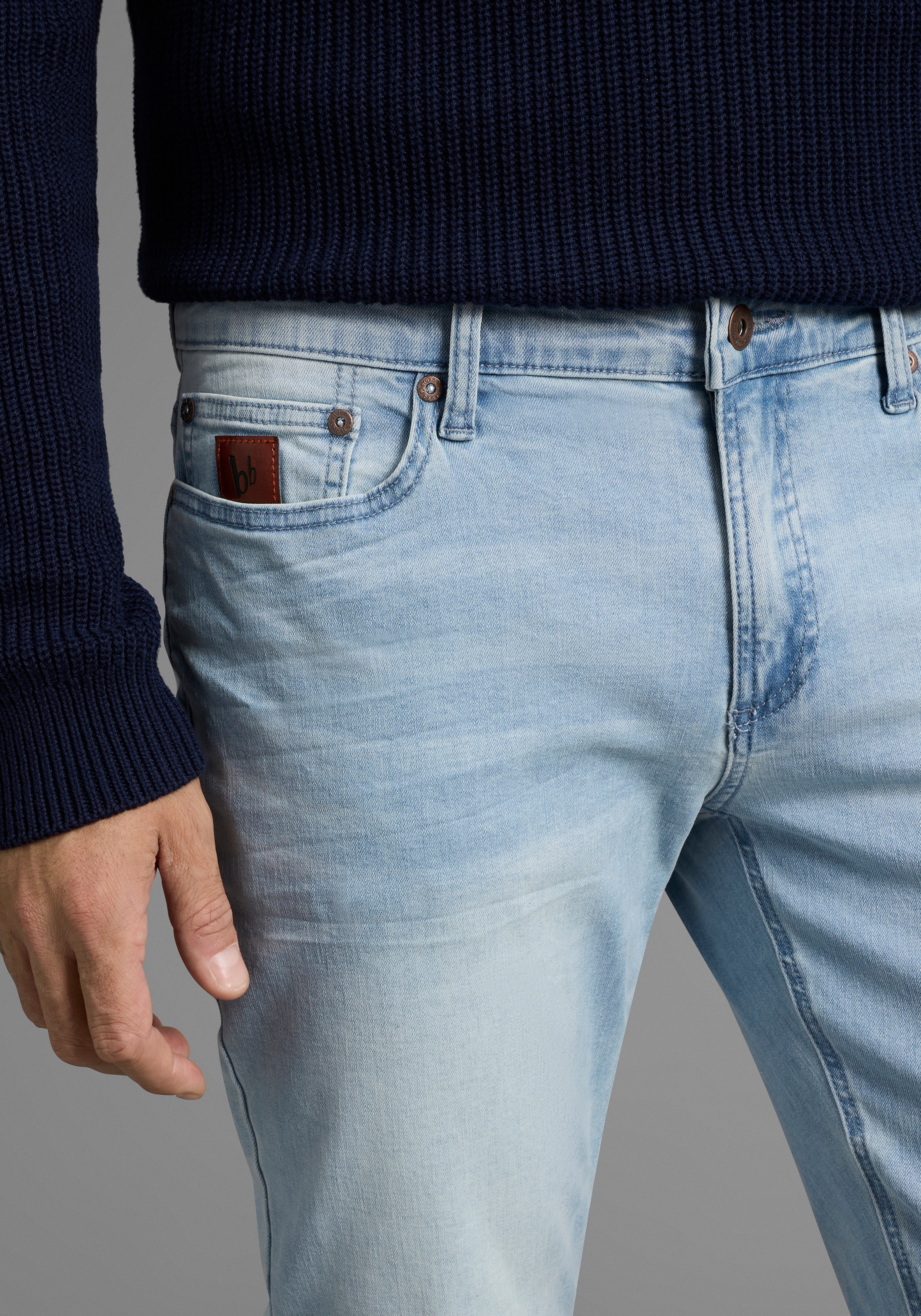 Bruno Banani Straight-Jeans »Hutch«, gerade Beinform, teilweise mit modischen Destroyed-Effekten