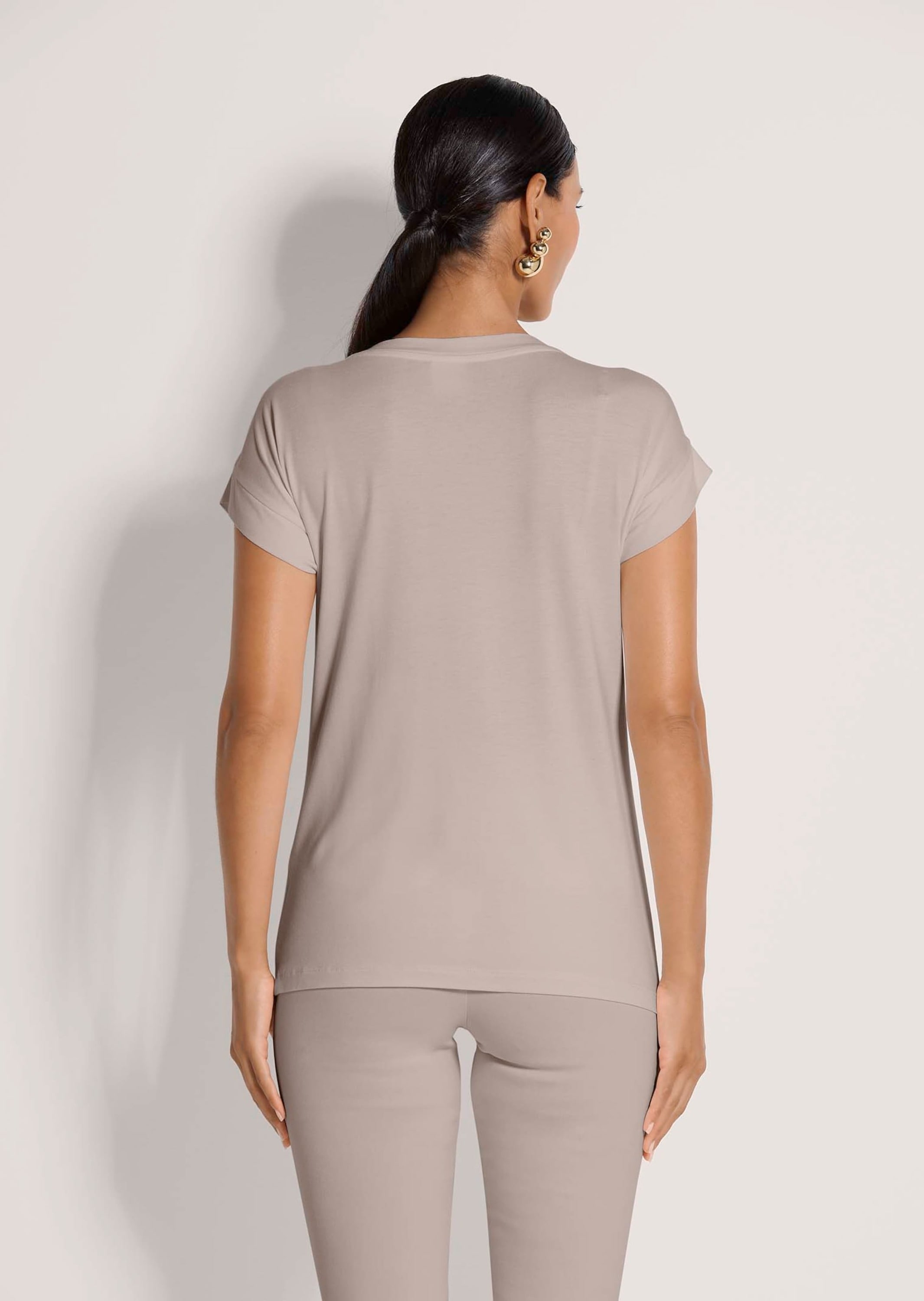 MADELEINE Kurzarmshirt »Shirt Zeitloses Blusenshirt mit V-Ausschnitt«