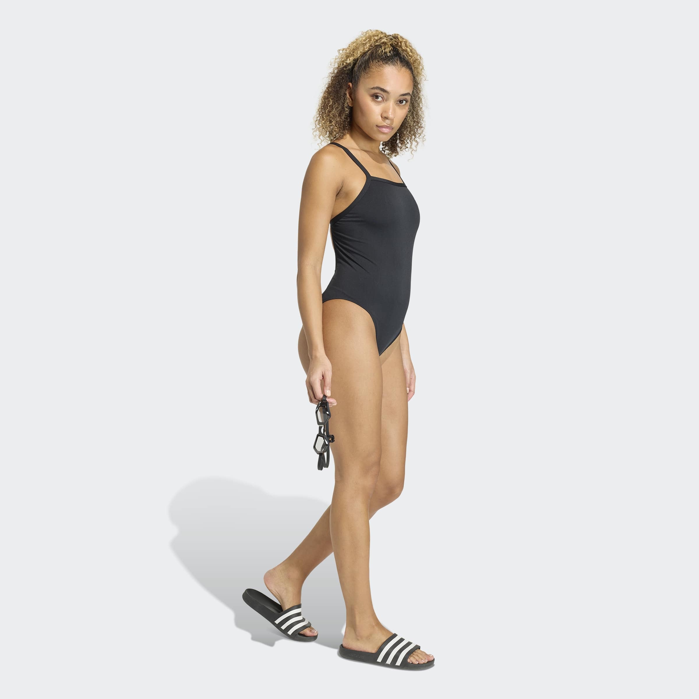 adidas Performance Badeanzug »MIT DÜNNEN TRÄGERN UND V-FÖRMIGEM RÜCKENDESIGN«