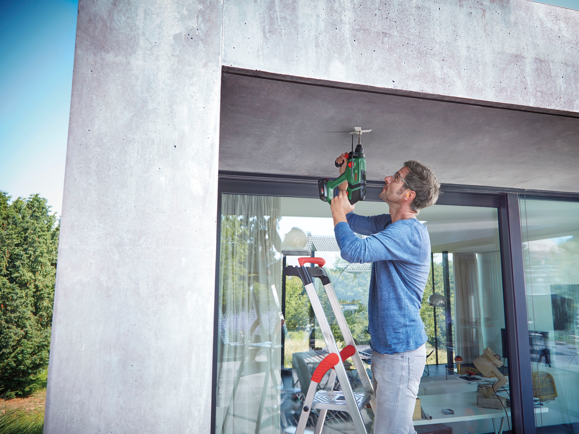 Bosch Home & Garden Akku-Bohrhammer »UniversalHammer«, mit 2 Akkus 18V/2,5Ah und Ladegerät AL 1