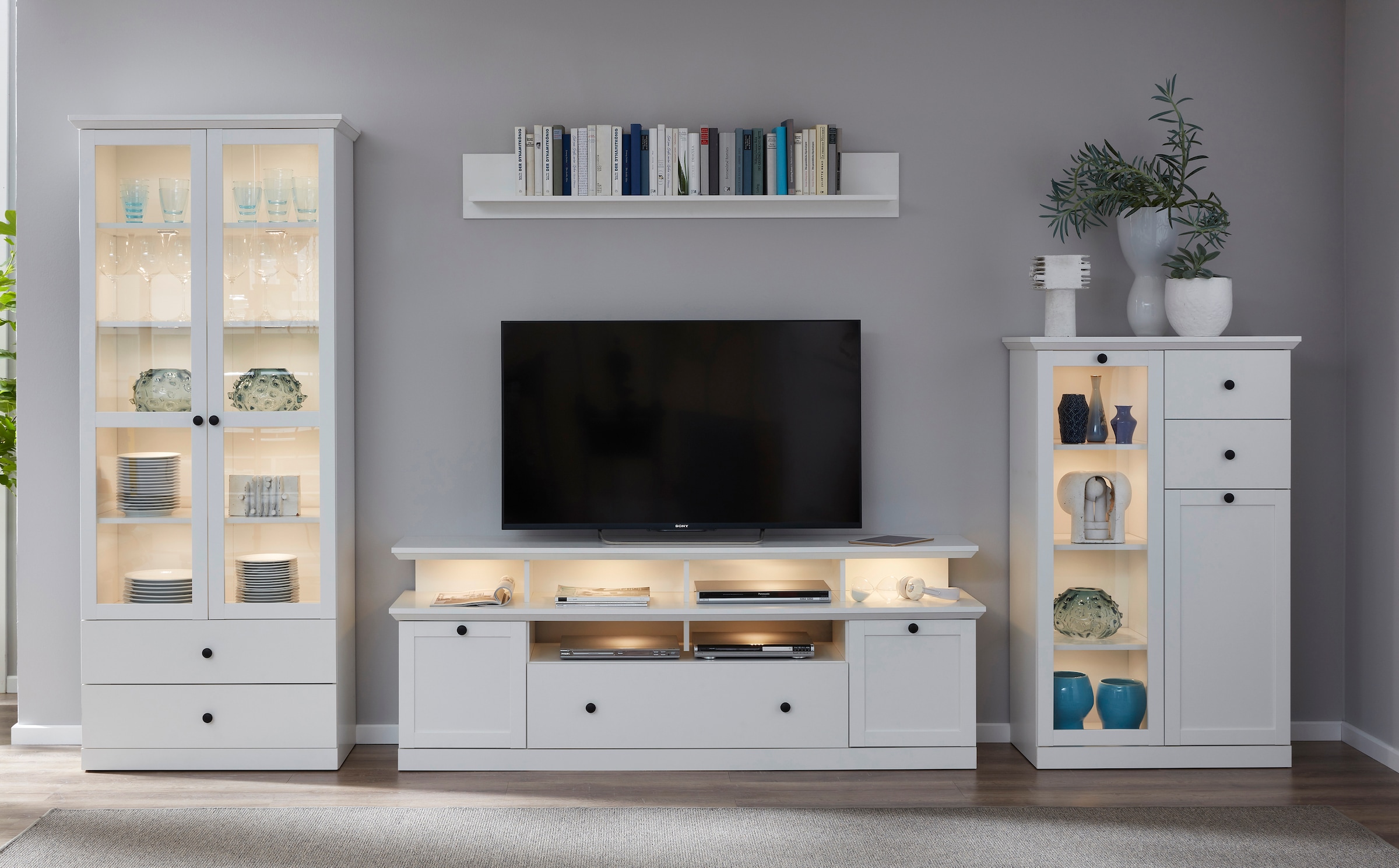 Home affaire Vitrine »Örebro« zeitloser Landhausstil, mit Vollauszug, Beleuchtung optional