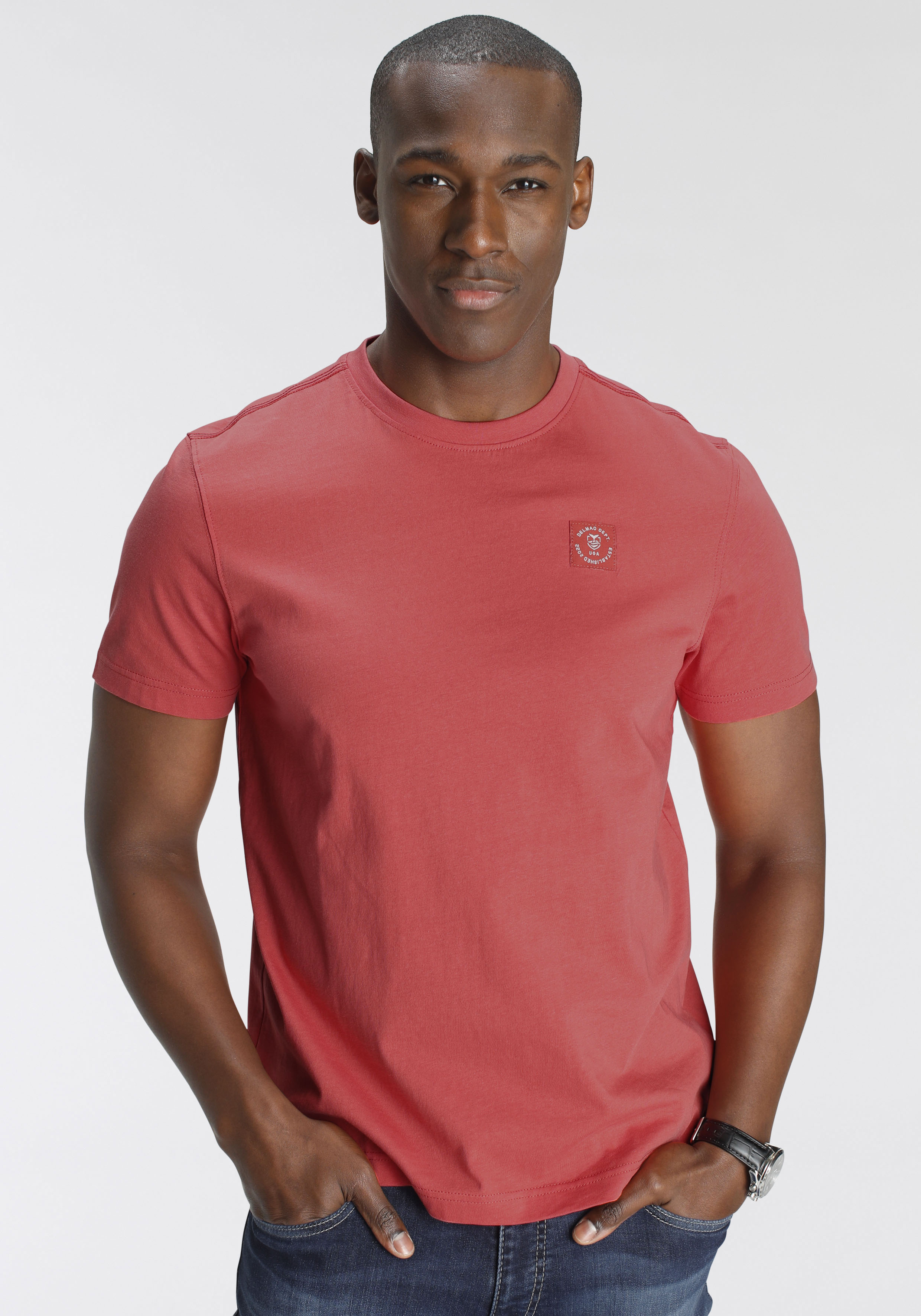T-Shirt, mit modischem Brustlabel - NEUE MARKE!