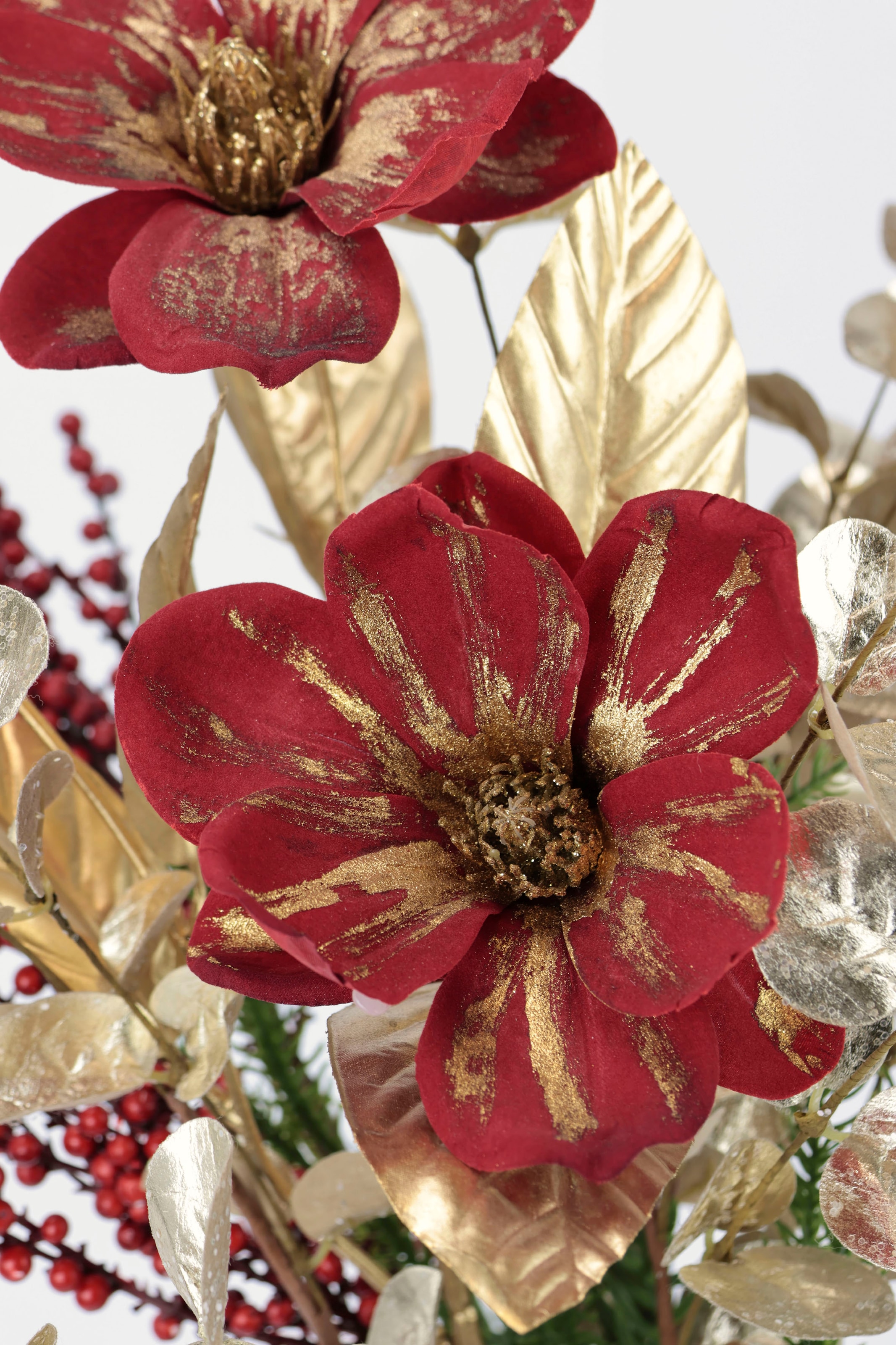I.GE.A. Winterliche Kunstpflanze »Gesteck mit Blumenensemble, | Magnolie Weihnachtsdeko,«, Keramikvase, Kunstblumen-Arrangement, Weihnachtsgesteck in festliches BAUR