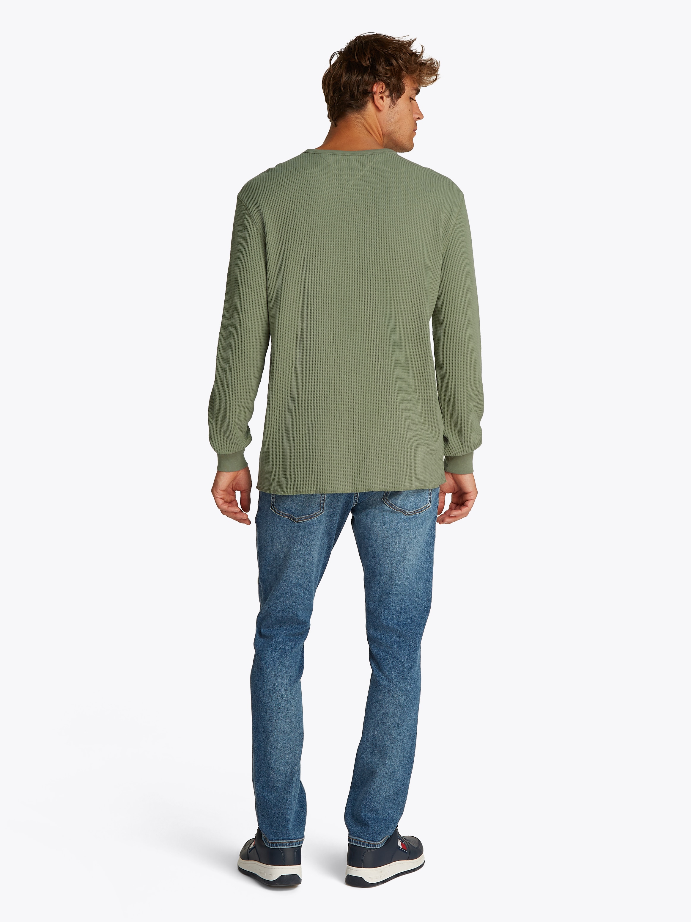 Tommy Jeans Henleyshirt »TJM REG WAFFLE HENLEY LS TEE«, mit leichter Struktur