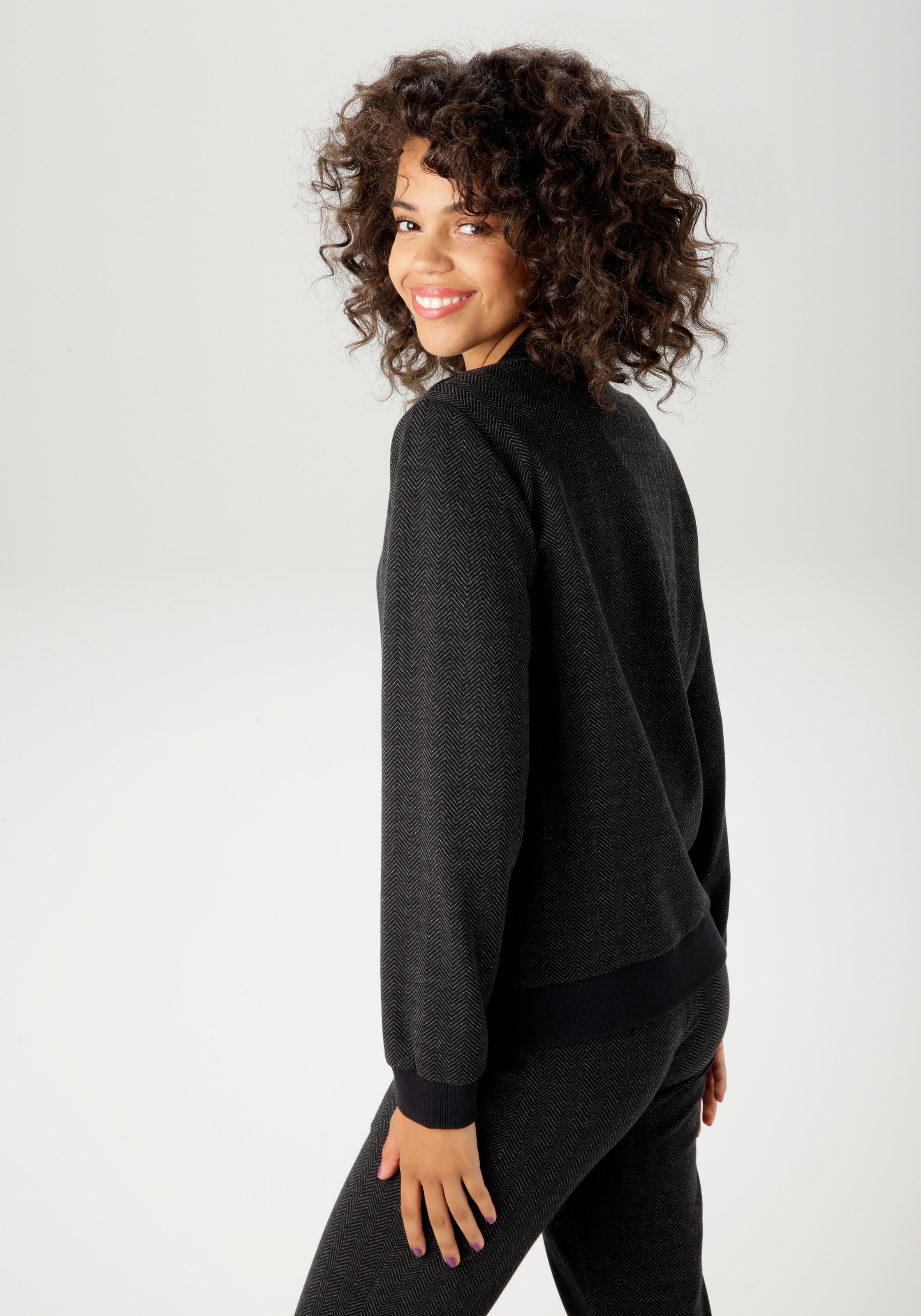 Aniston CASUAL Blouson, mit trendigem Fischgrat-Muster - NEUE KOLLEKTION