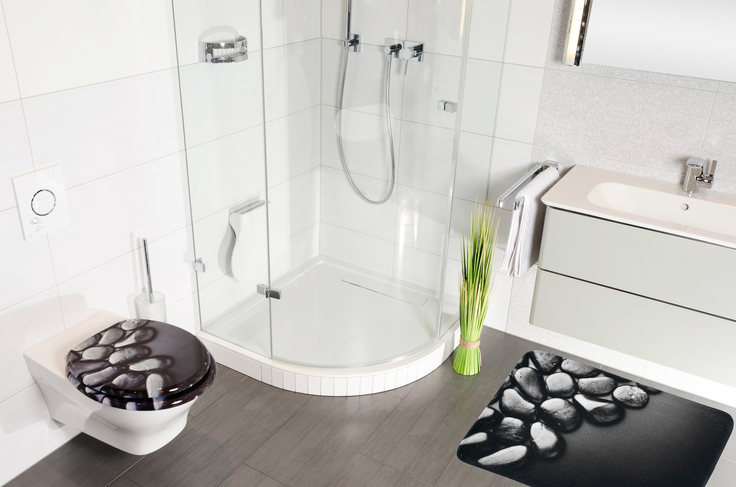 Sanilo Badaccessoire-Set »Hot Stones«, (Komplett-Set, 3 tlg.), bestehend aus WC-Sitz, Badteppich und Waschbeckenstöpsel