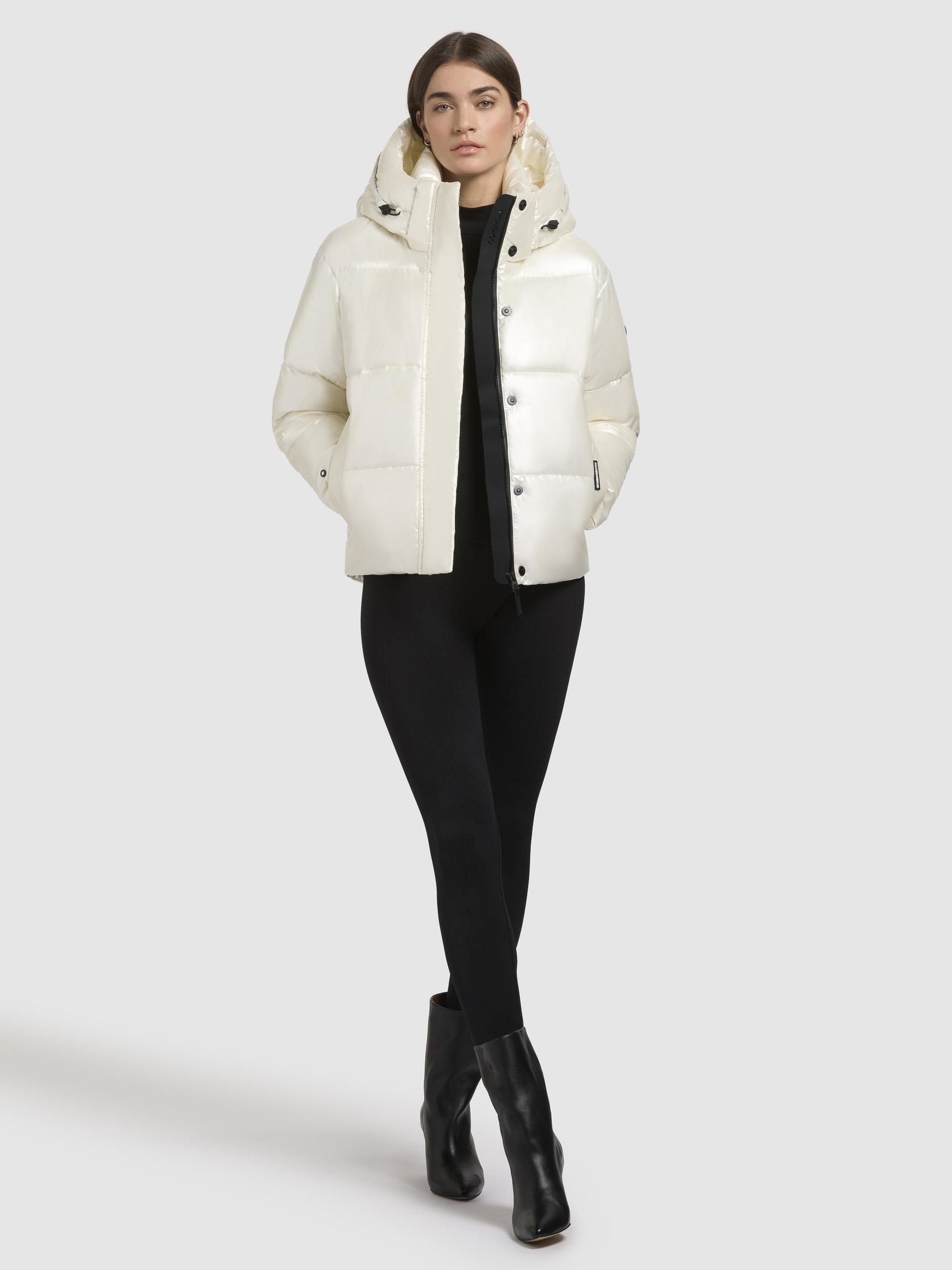 khujo Steppjacke »Devina Shiny-YM«, mit Kapuze, Glänzende kurze Winterjacke für Damen
