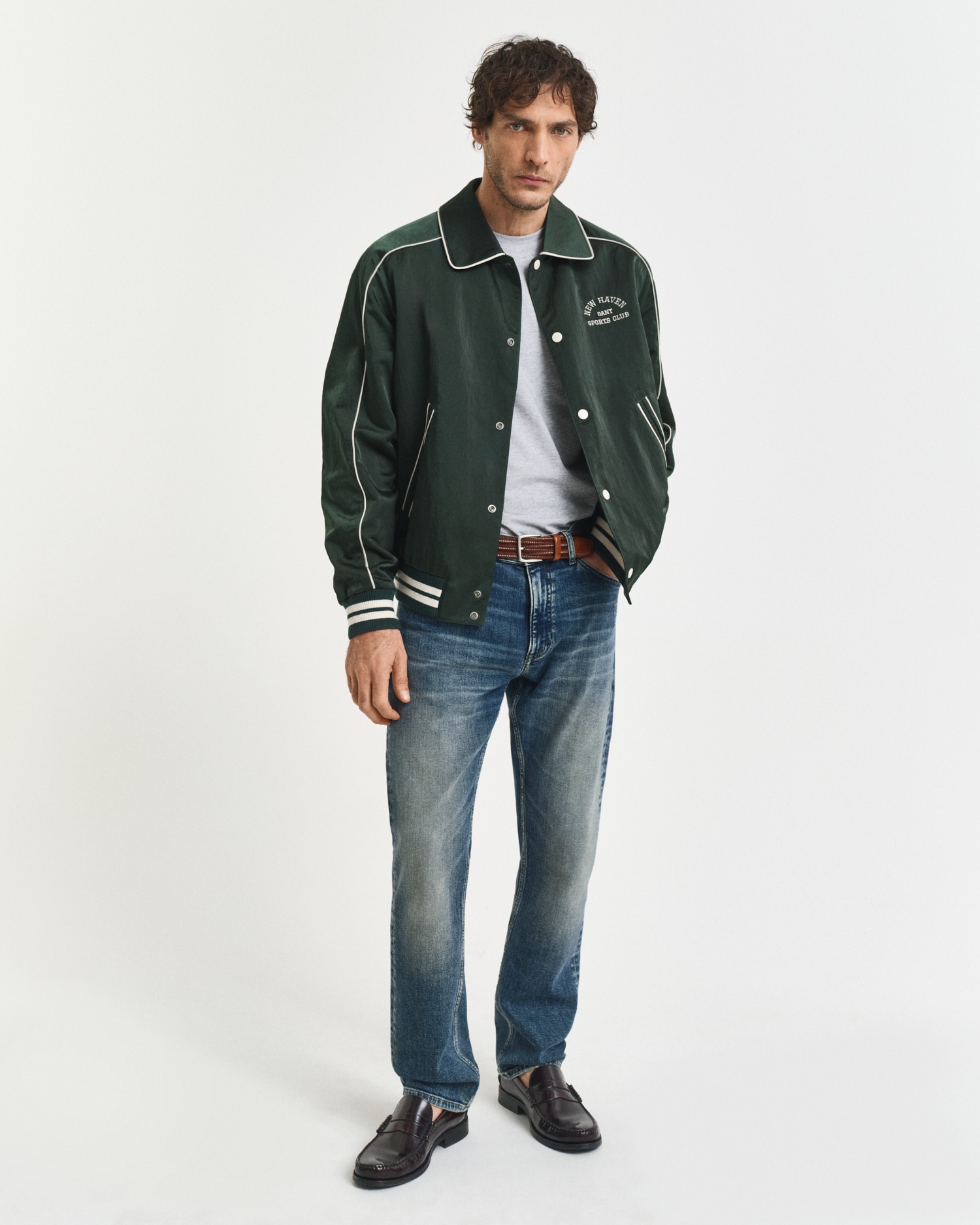 Gant T-Shirt »SLIM SHIELD SS T-SHIRT«, mit Logostickerei auf der Brust