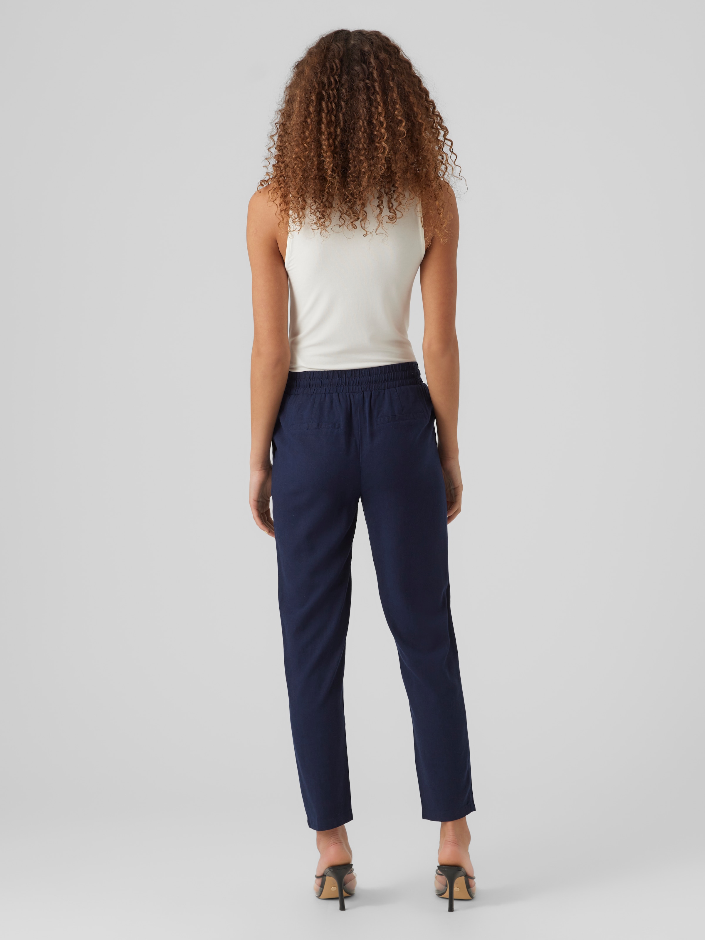 Vero Moda Schlupfhose »VMJESMILO MW ANKLE PANTS WVN NOOS«  mit Leinen, elastisches Bündchen und Kordelzug