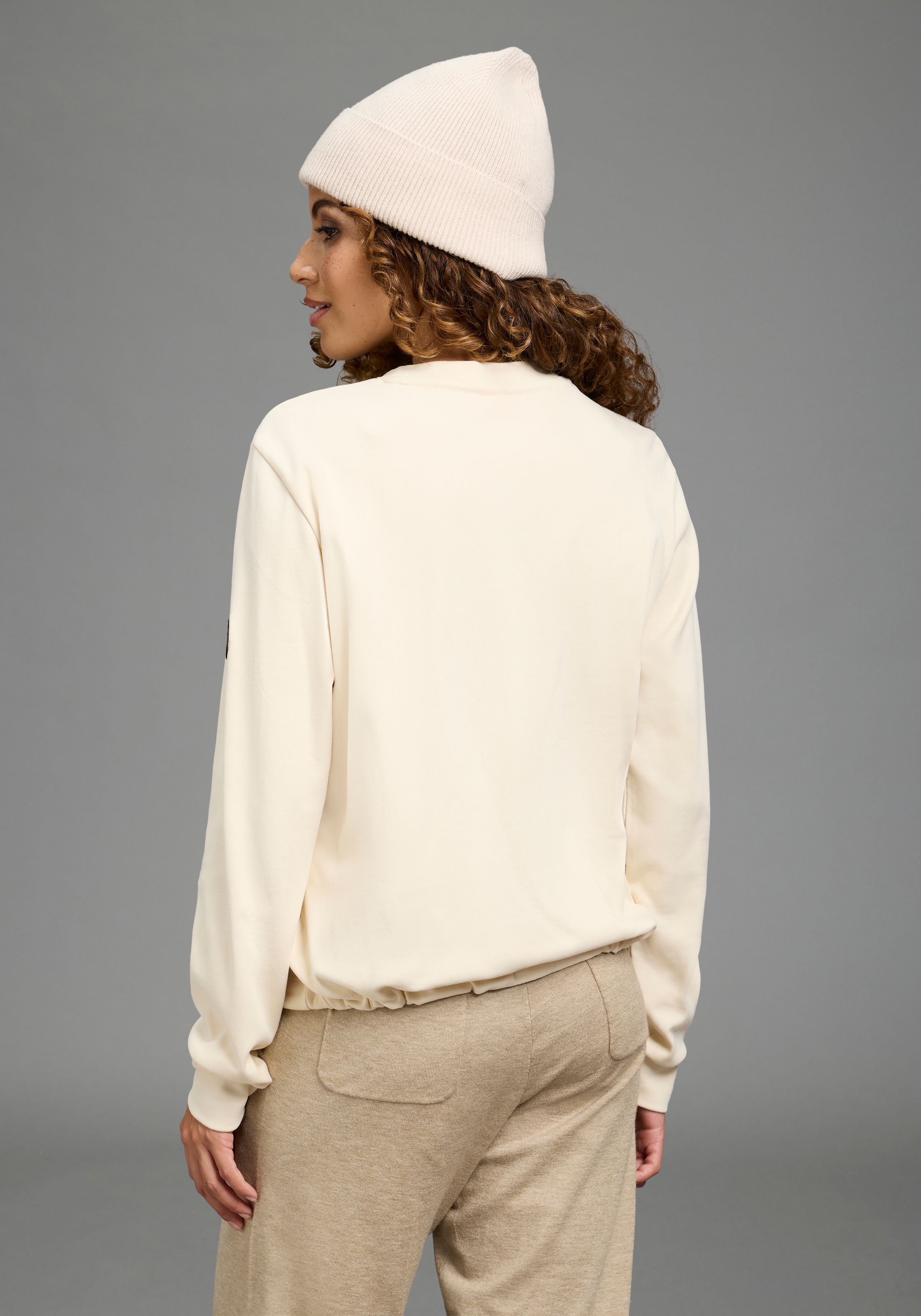 KangaROOS Sweatshirt , mit Bordüre und Schmuckelement als Applikationen, Loose Fit
