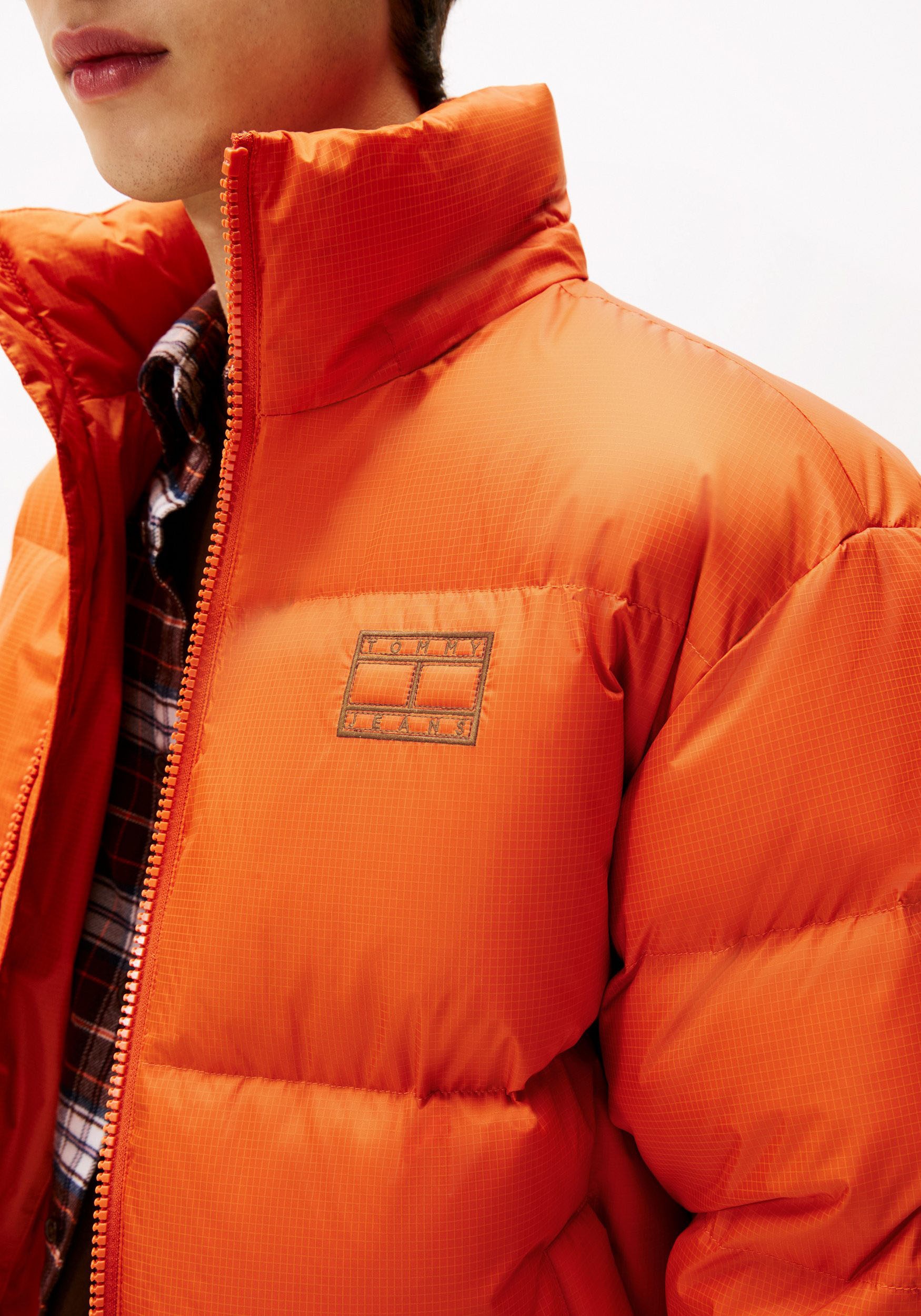 Tommy Jeans Steppjacke "ALASKA DOWN PUFFER" mit Kapuze Übergangsjacke Regul günstig online kaufen