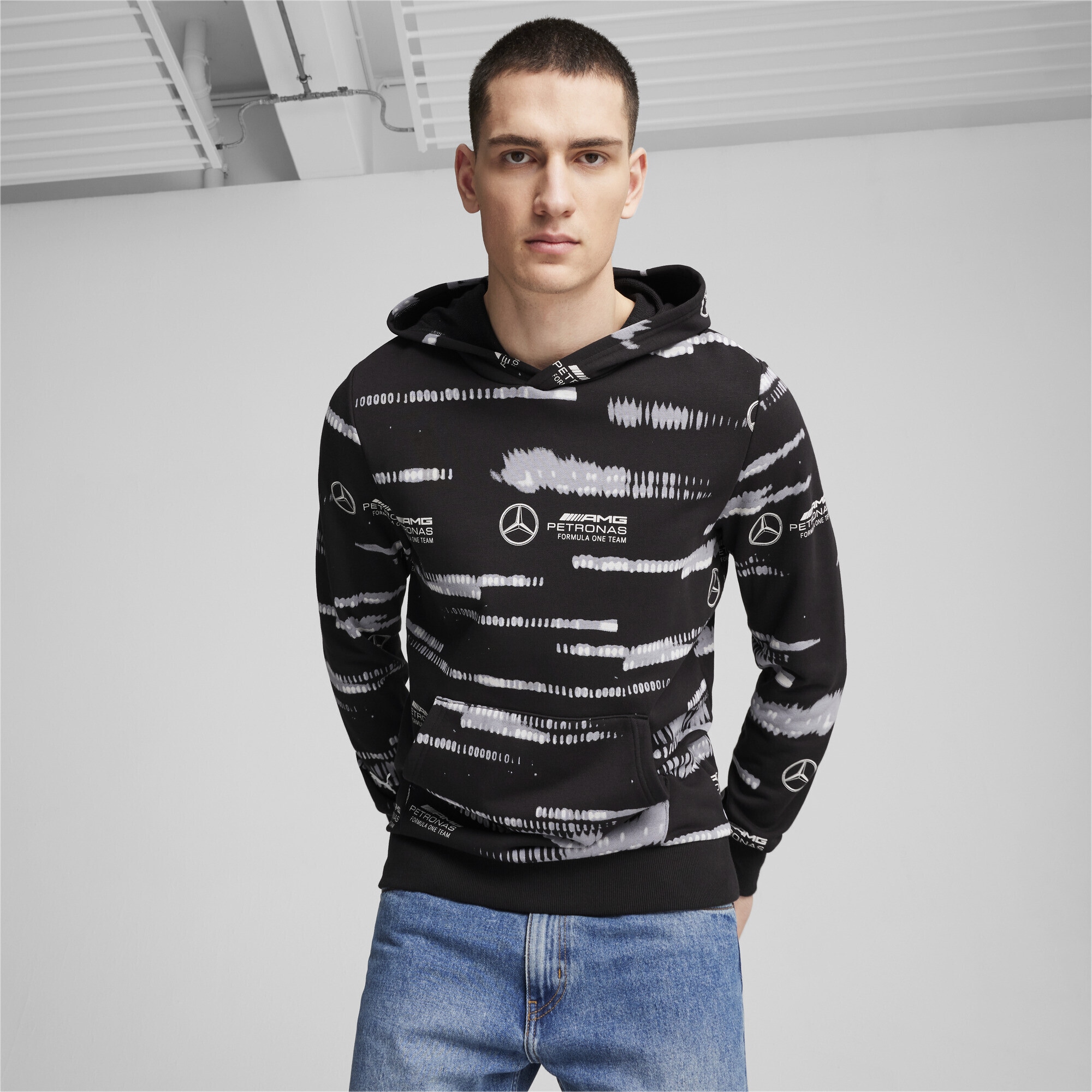 PUMA Hoodie »Mercedes-AMG Petronas F1® Logo Hoodie mit Allover-Print Herren«