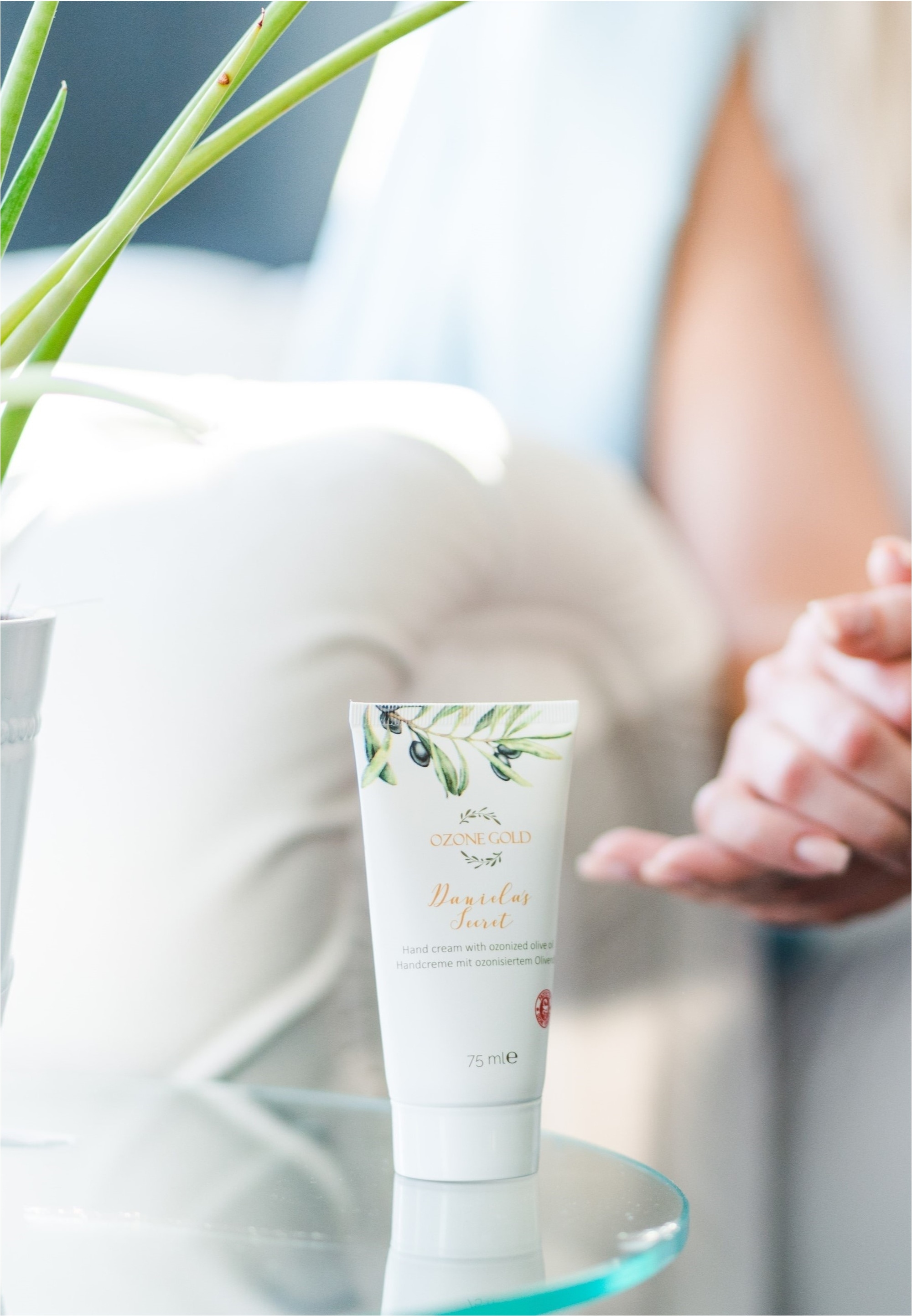OZONE GOLD Handcreme »Danielas Secret«, (1 tlg.), mit ozonisiertem Olivenöl