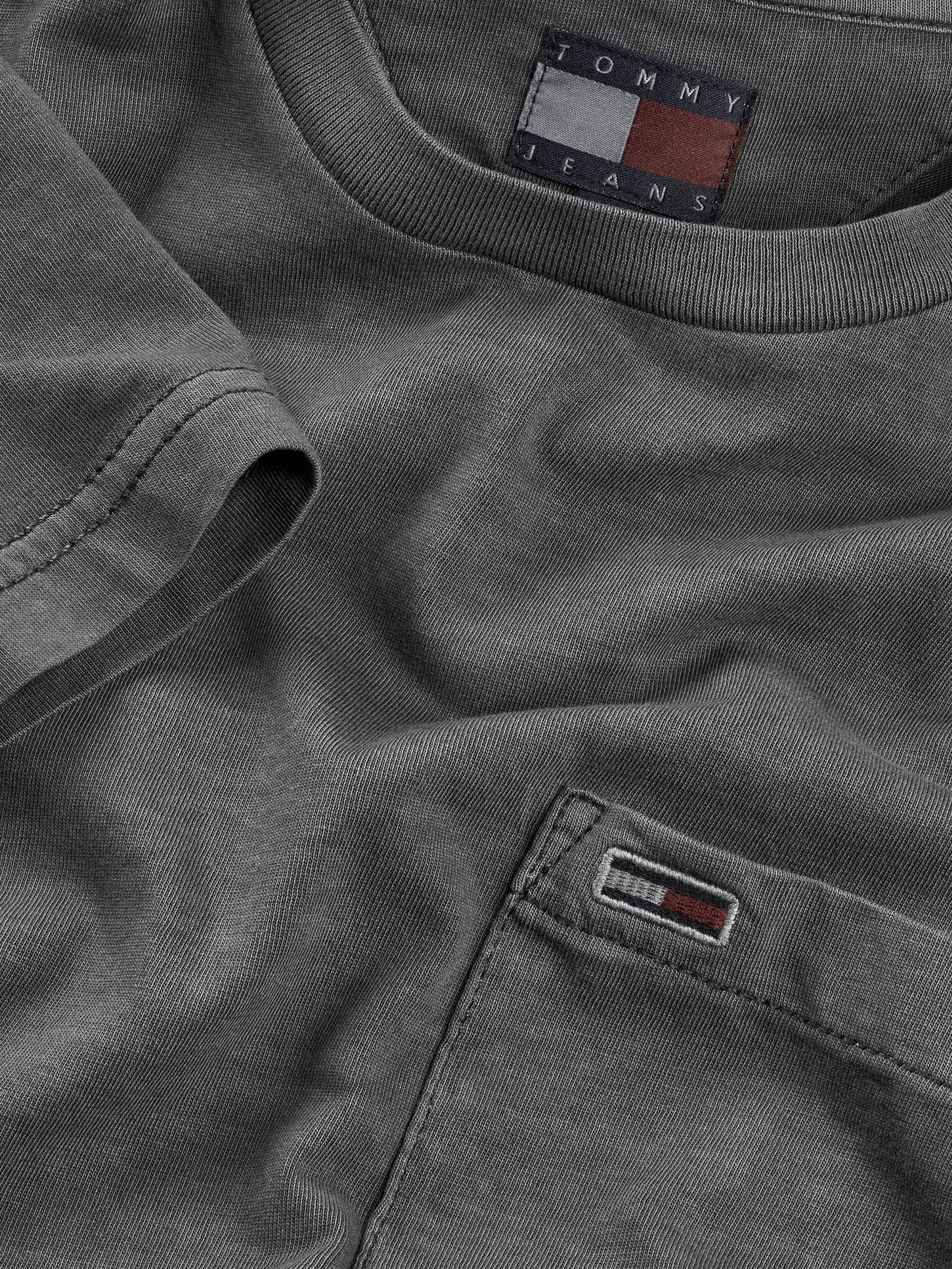 Tommy Jeans T-Shirt »TJM SLIM WASHED POCKET TEE«, in leicht gewaschener Optik