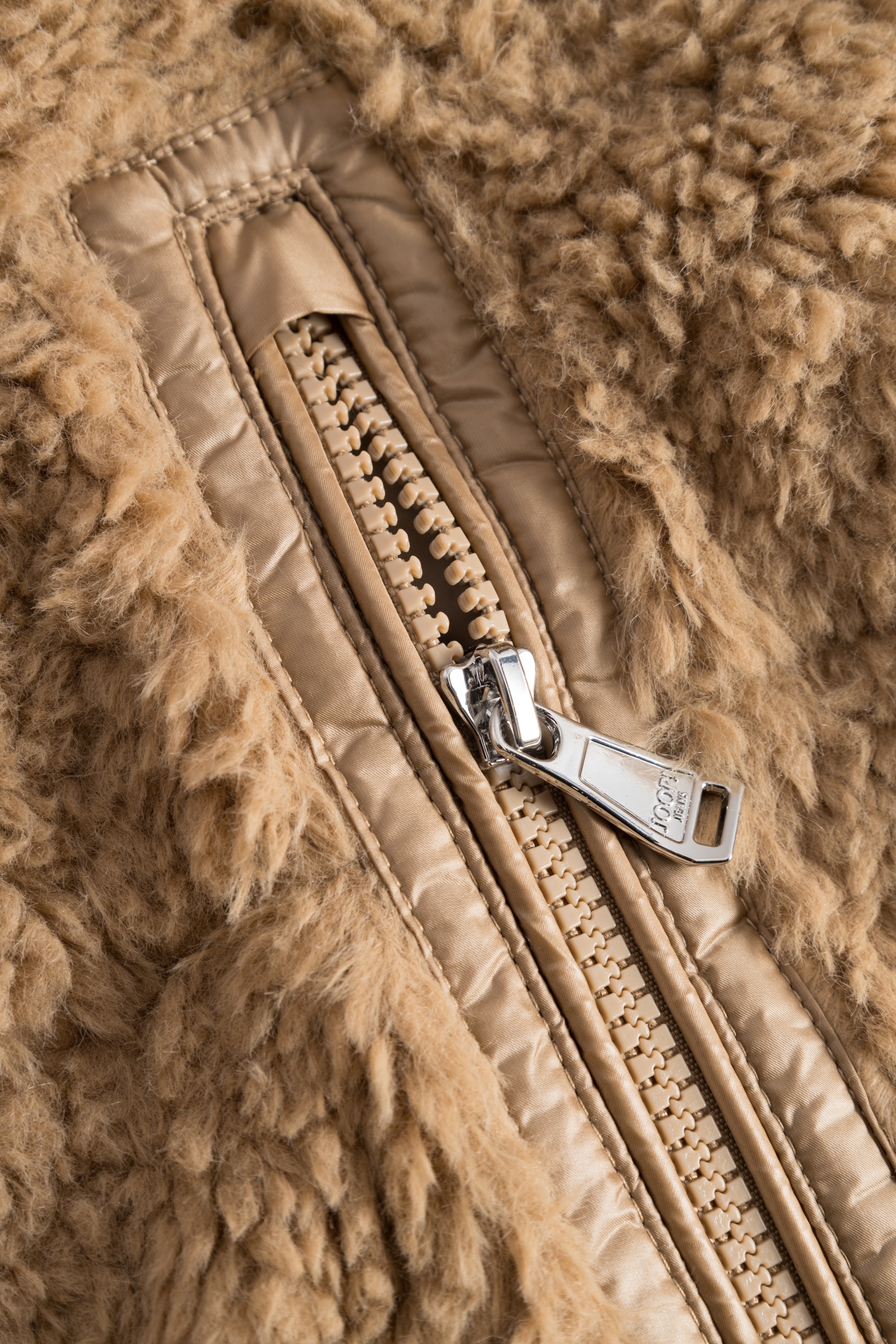 Joop Jeans Fellimitatjacke »Olivet«, ohne Kapuze, Mit Rundhalsausschnitt