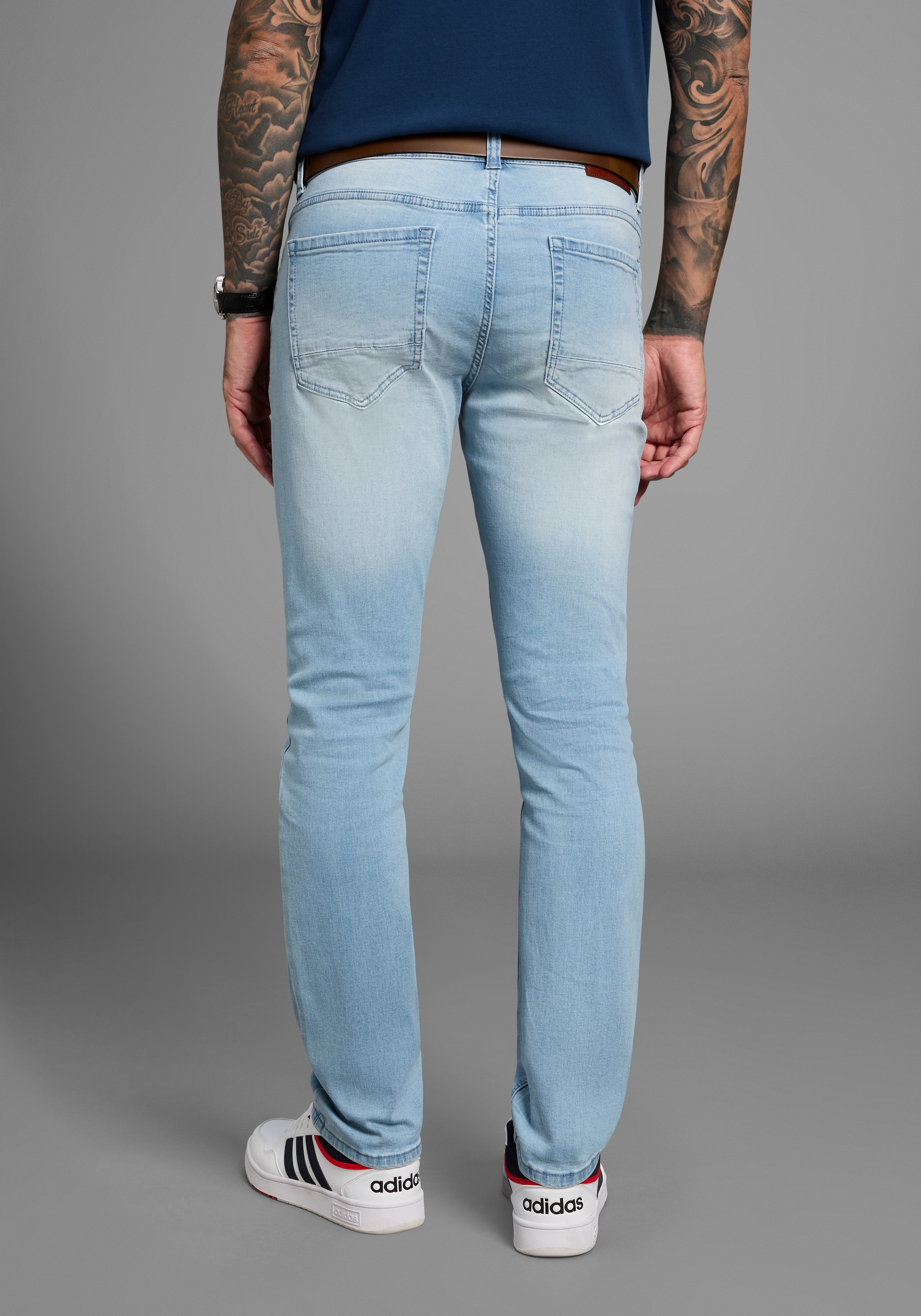 Bruno Banani Straight-Jeans »Hutch«, gerade Beinform, teilweise mit modischen Destroyed-Effekten