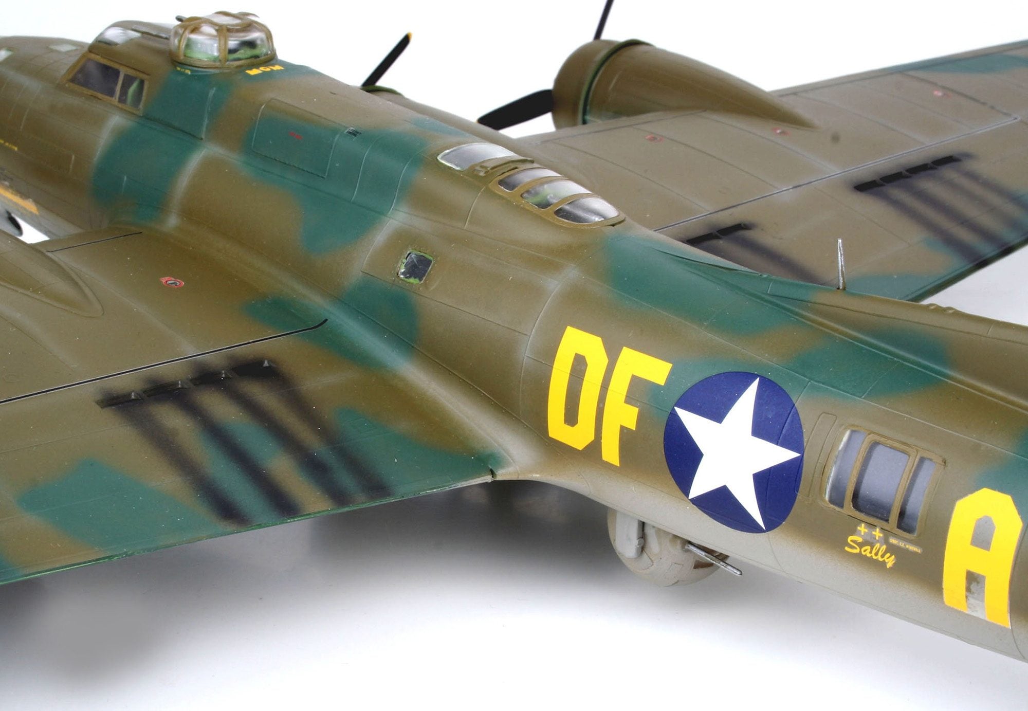 Revell® Modellbausatz »B-17F Memphis Belle«, 1:48, Made in Europe