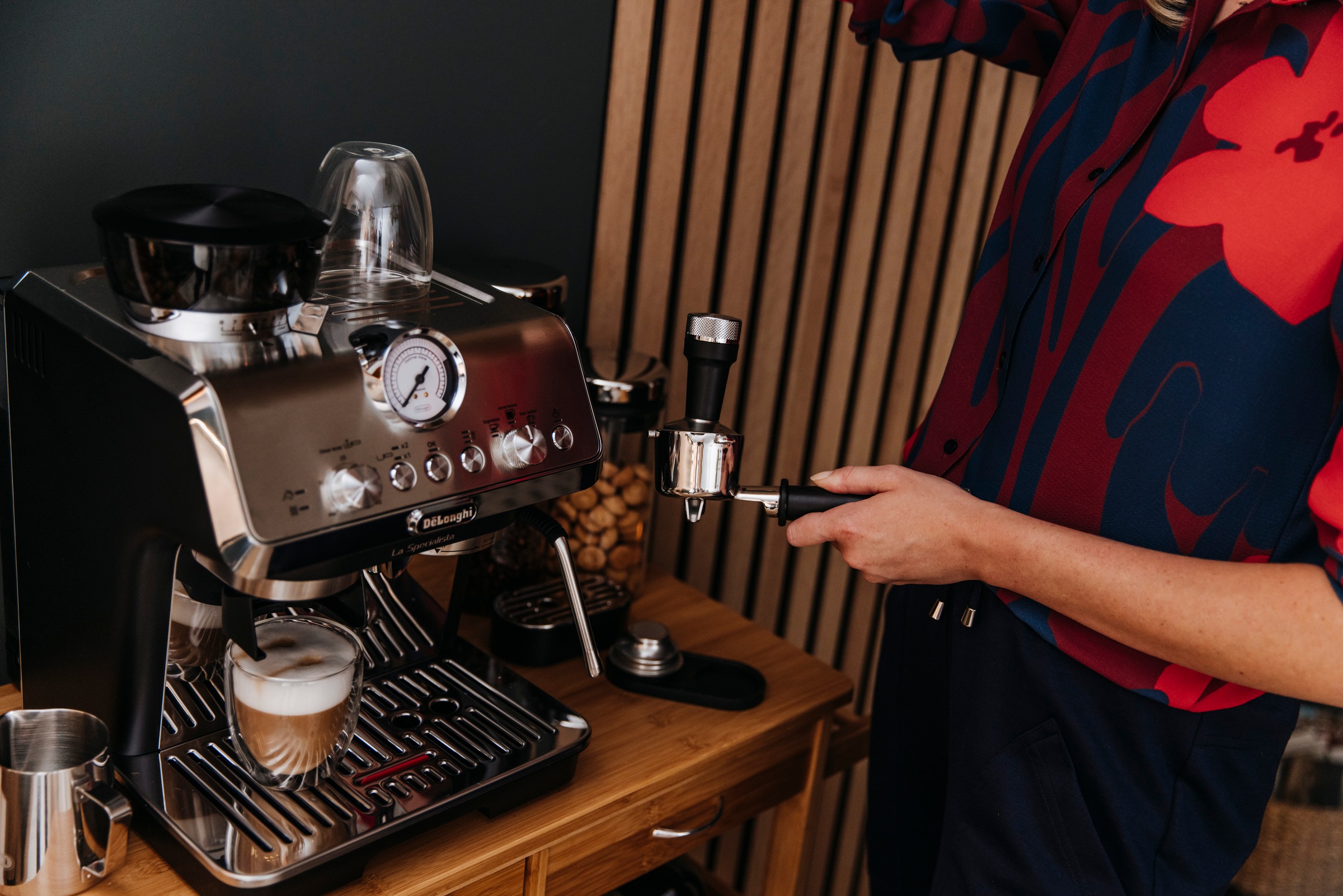 De'Longhi Espressomaschine »La Specialista Arte EC9155.MB«, Siebträger, inkl. 250g Selezione Espresso im Wert von UVP € 6,49