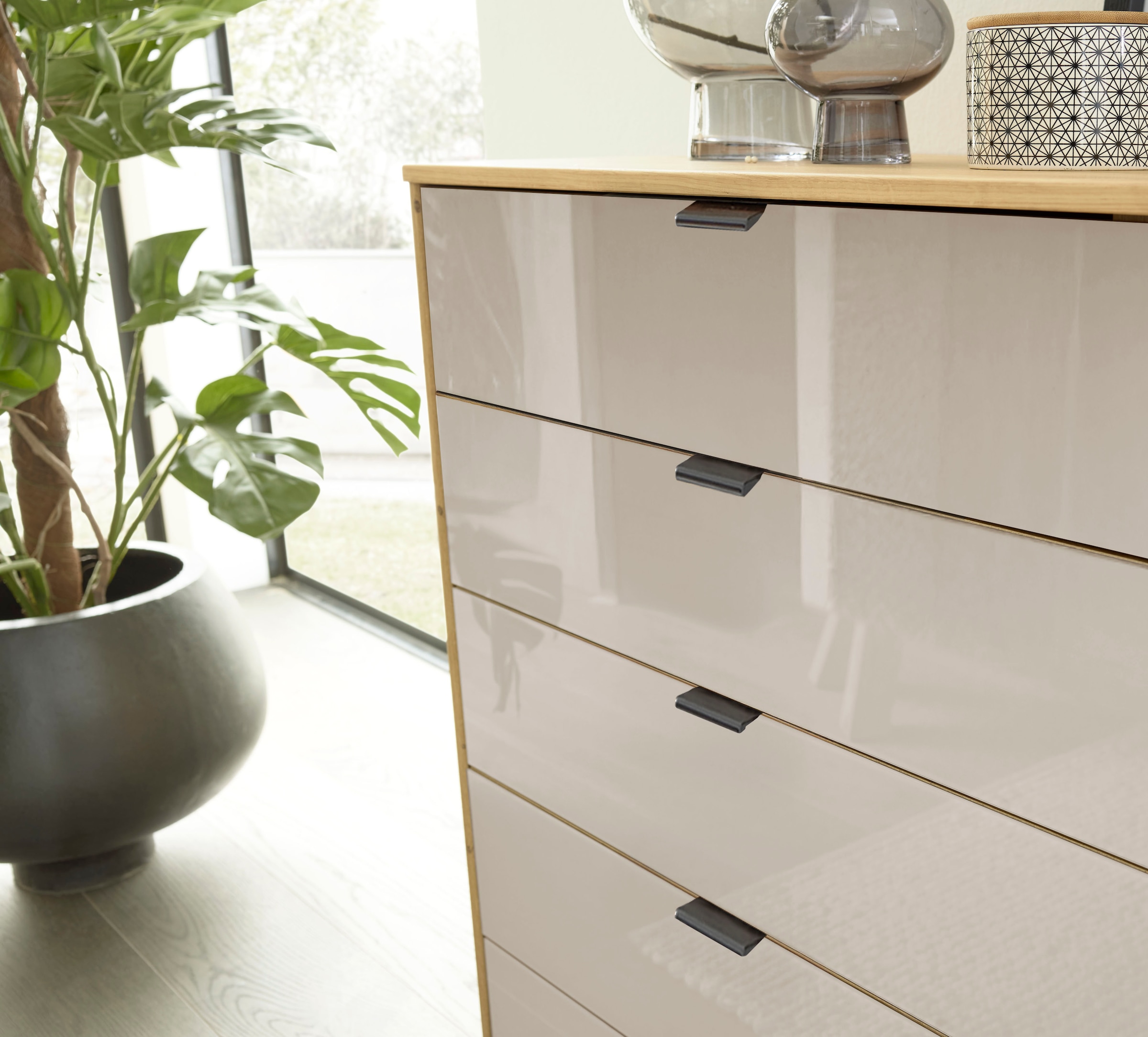 WIEMANN Schubkastenkommode »Cardiff Sideboard, Wäscheschrank, teilmassiv Bianco-Eiche, Schubladen« Glas- oder Massivholzfront, verschiedene Breiten, MADE IN GERMANY,  Schubkästen inklusive Selbsteinzug und Dämpfung