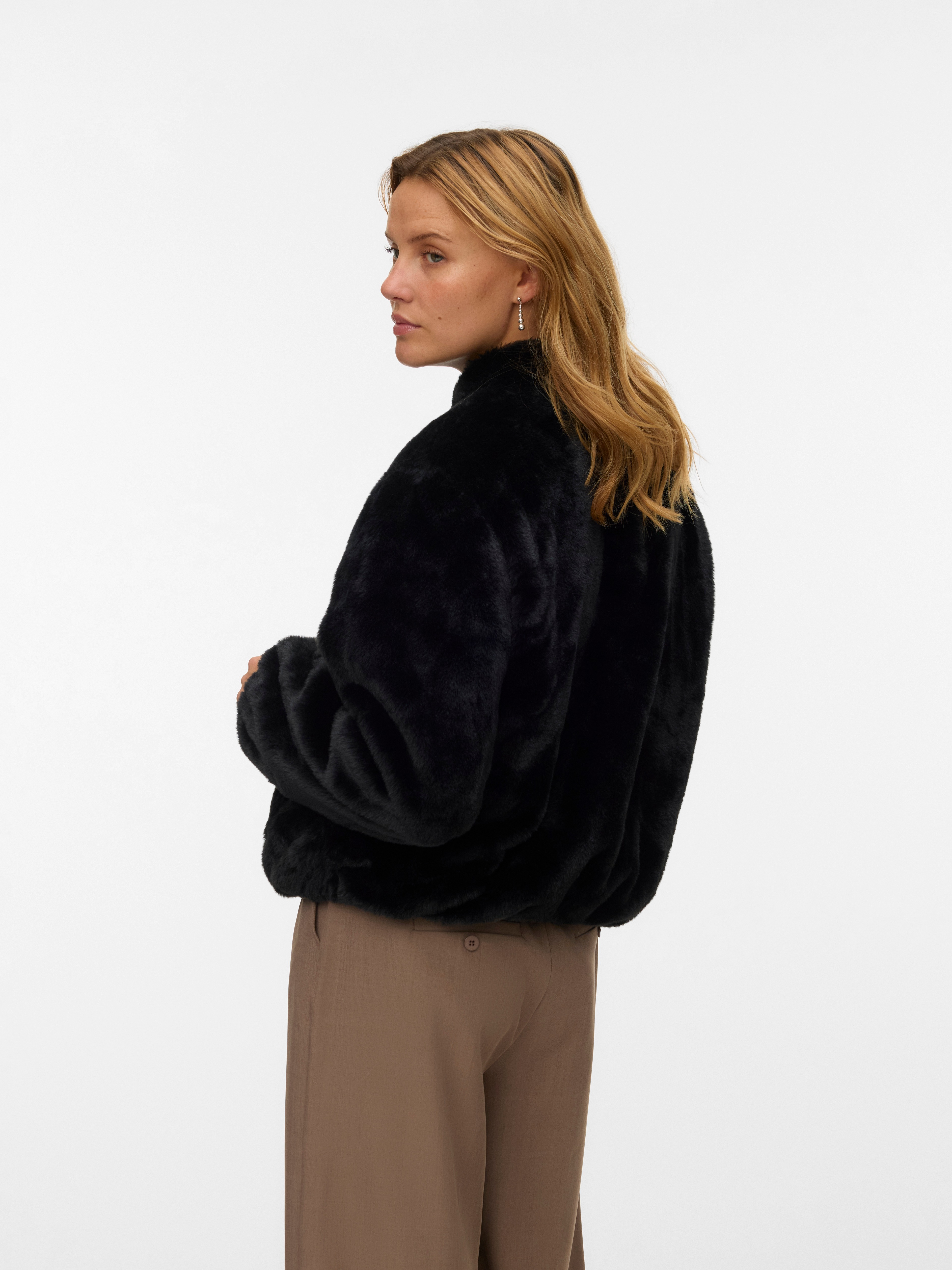 Thumbnail - Vero Moda Fellimitatjacke "VMSONJALIGA SHORT JACKET GA BOO" ohne Kapuze