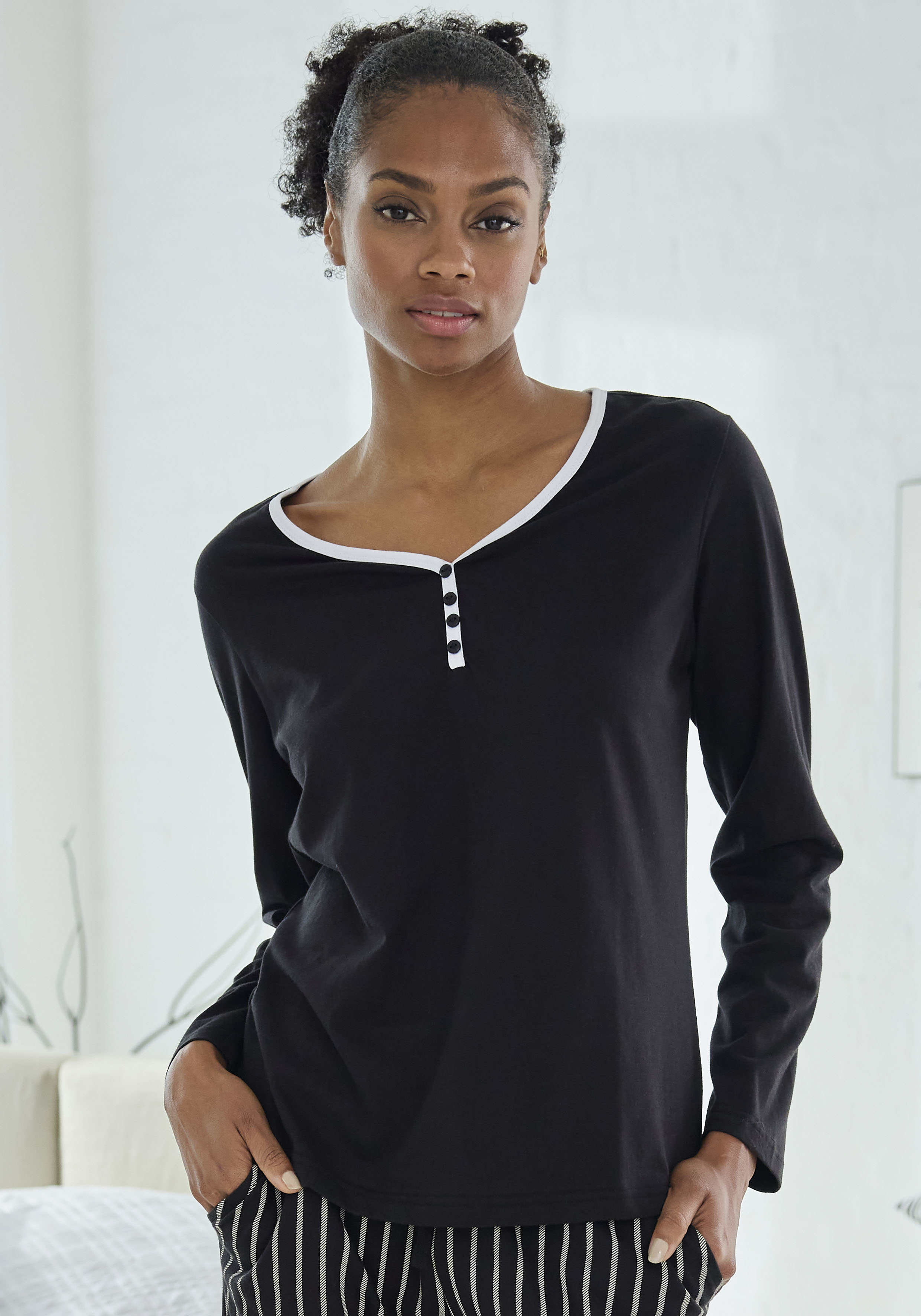 Vivance Dreams by Lascana Pyjamaoberteil mit Paspel und kurzer Zier-Knopfleiste