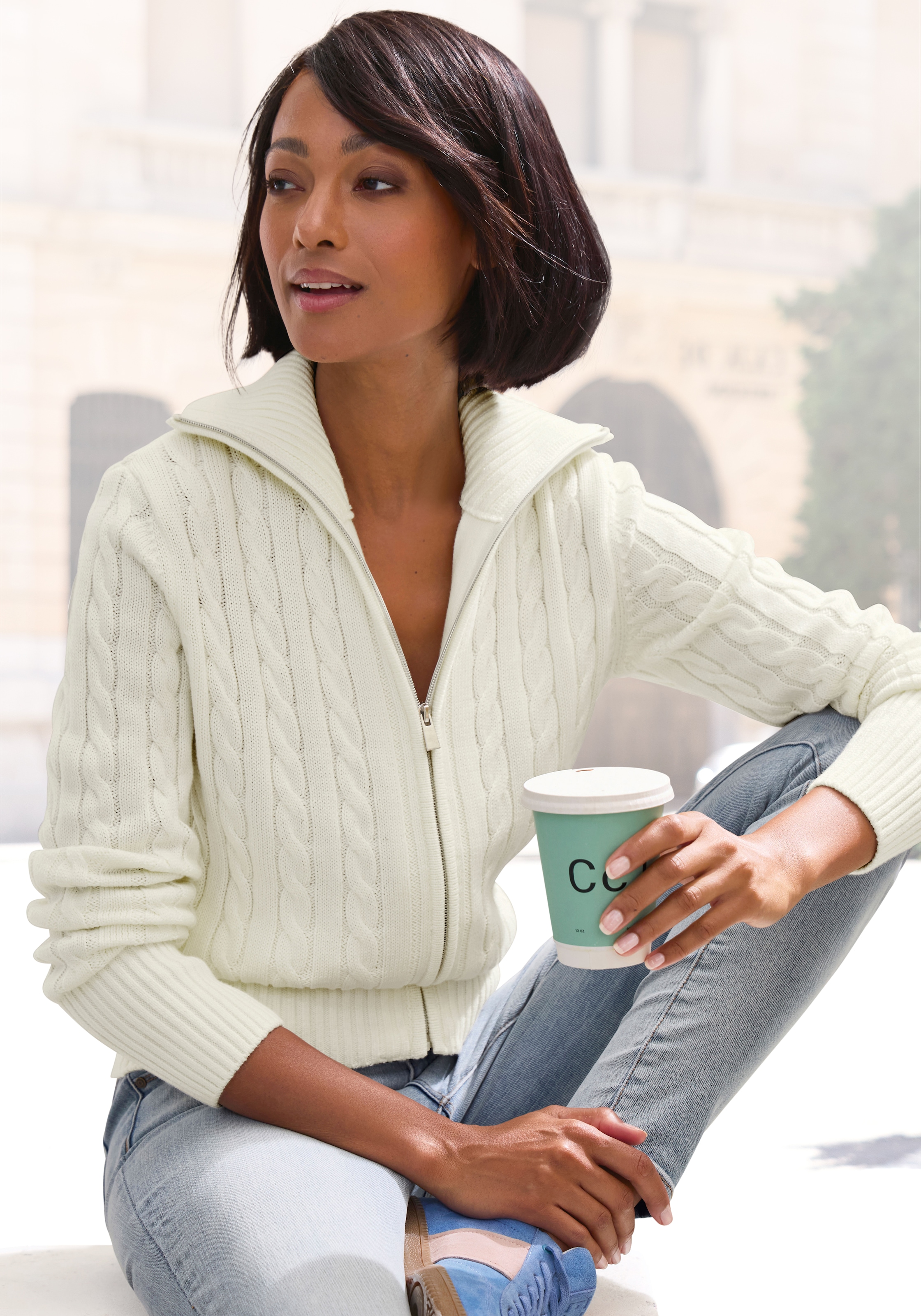 LASCANA Strickjacke »mit Zopfstrickmuster und Reißverschluss« gemütlicher Cardigan, figurbetonte Form mit Kragen, Zopfmuster