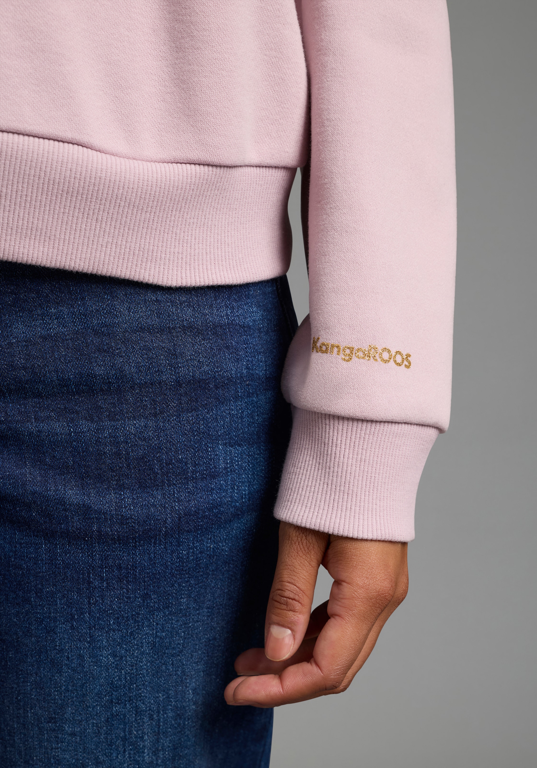 KangaROOS Sweatshirt , mit Applikation, weite Passform, hüftlange Schnittform
