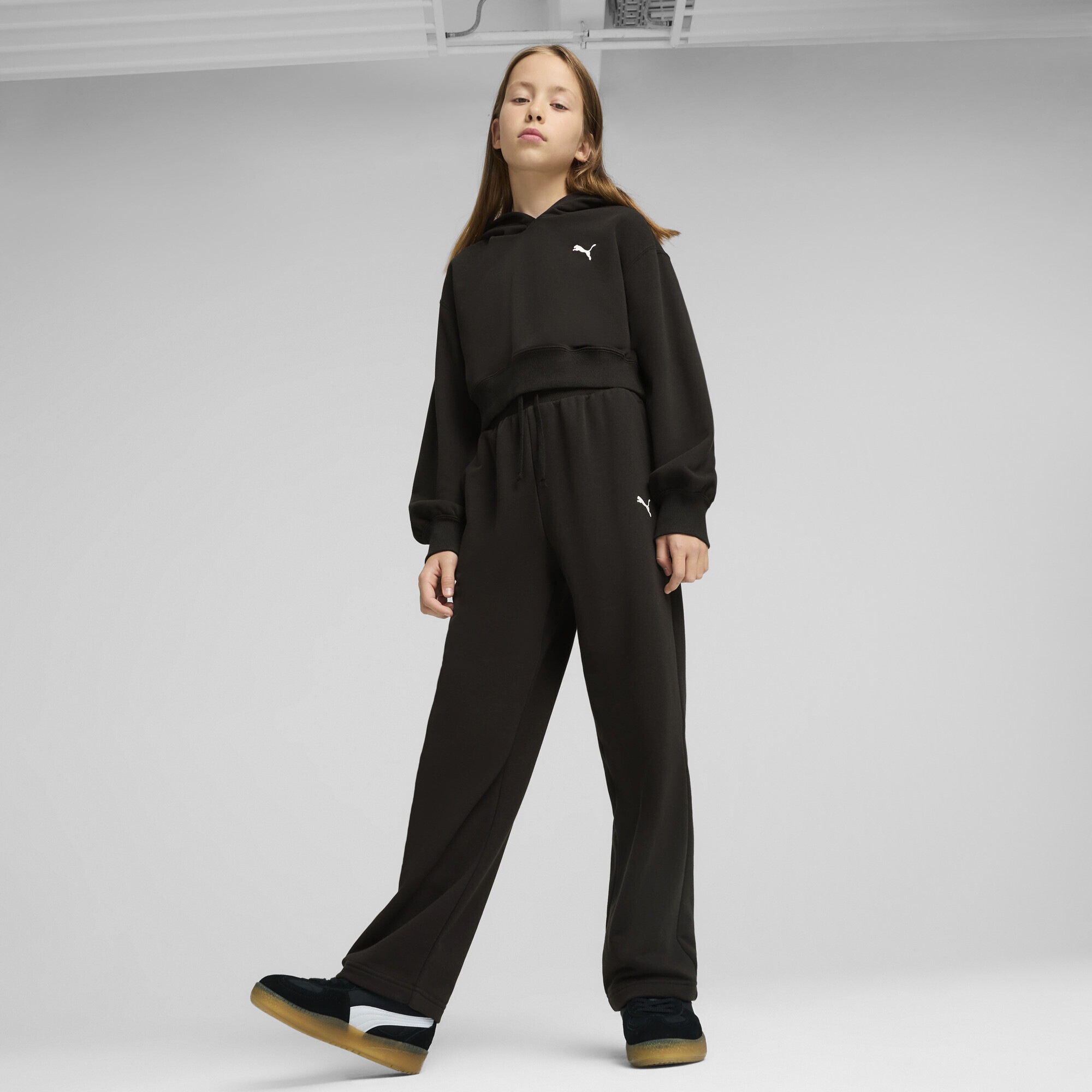 PUMA Sporthose »Wardrobe Essentials Relaxed Wide Leg Jogginghose Mädchen«