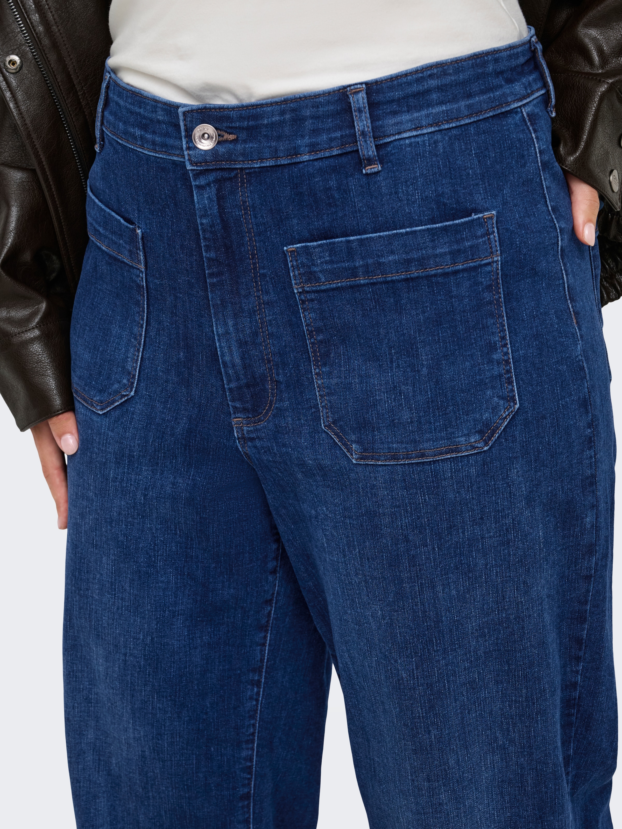 ONLY CARMAKOMA High-waist-Jeans »CARMADISON-WAUW HW POCKET WIDE BOX NOOS« Baumwollmischung, High Waist, sanft gewaschener dunkler Denim-Look