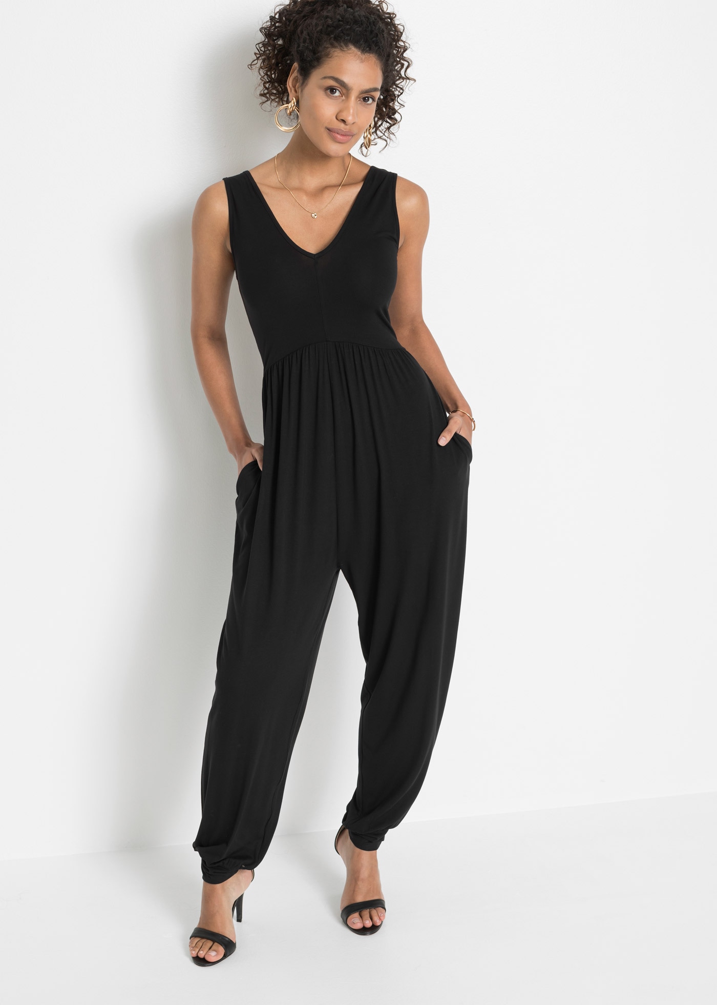 bonprix Jumpsuit bequeme Passform, ohne Ärmel, tiefer V-Ausschnitt