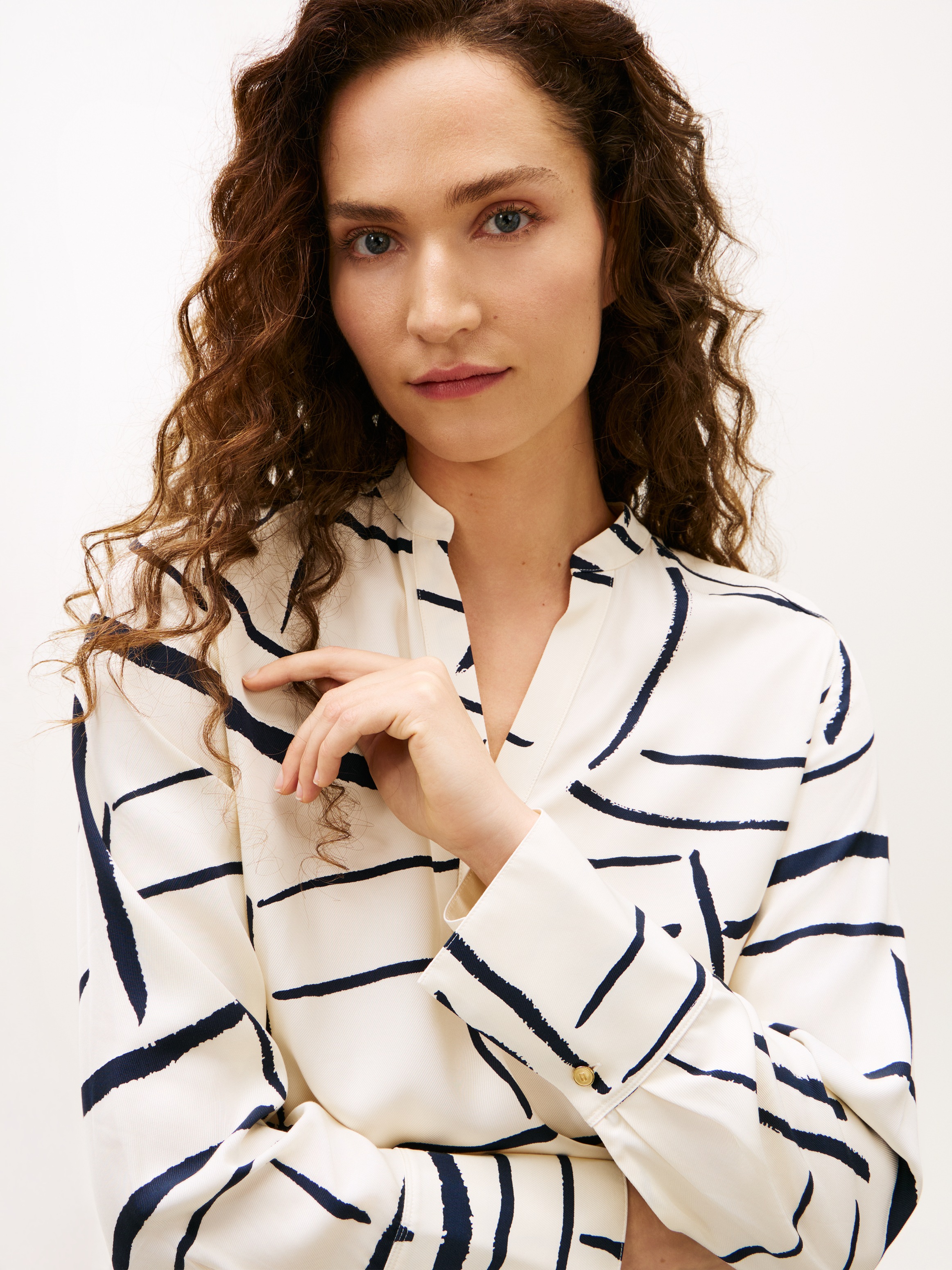 Tommy Hilfiger Langarmbluse "VIS TWILL V NECK BLOUSE LS" mit Knopfleiste günstig online kaufen