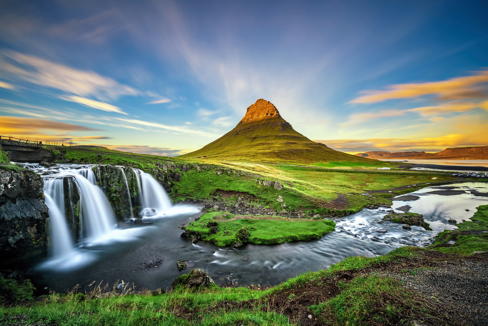 Papermoon Fototapete "KIRKJUFELL-WASSERFALL FLUSS ISLAND BERG SONNENUNTERGANG"