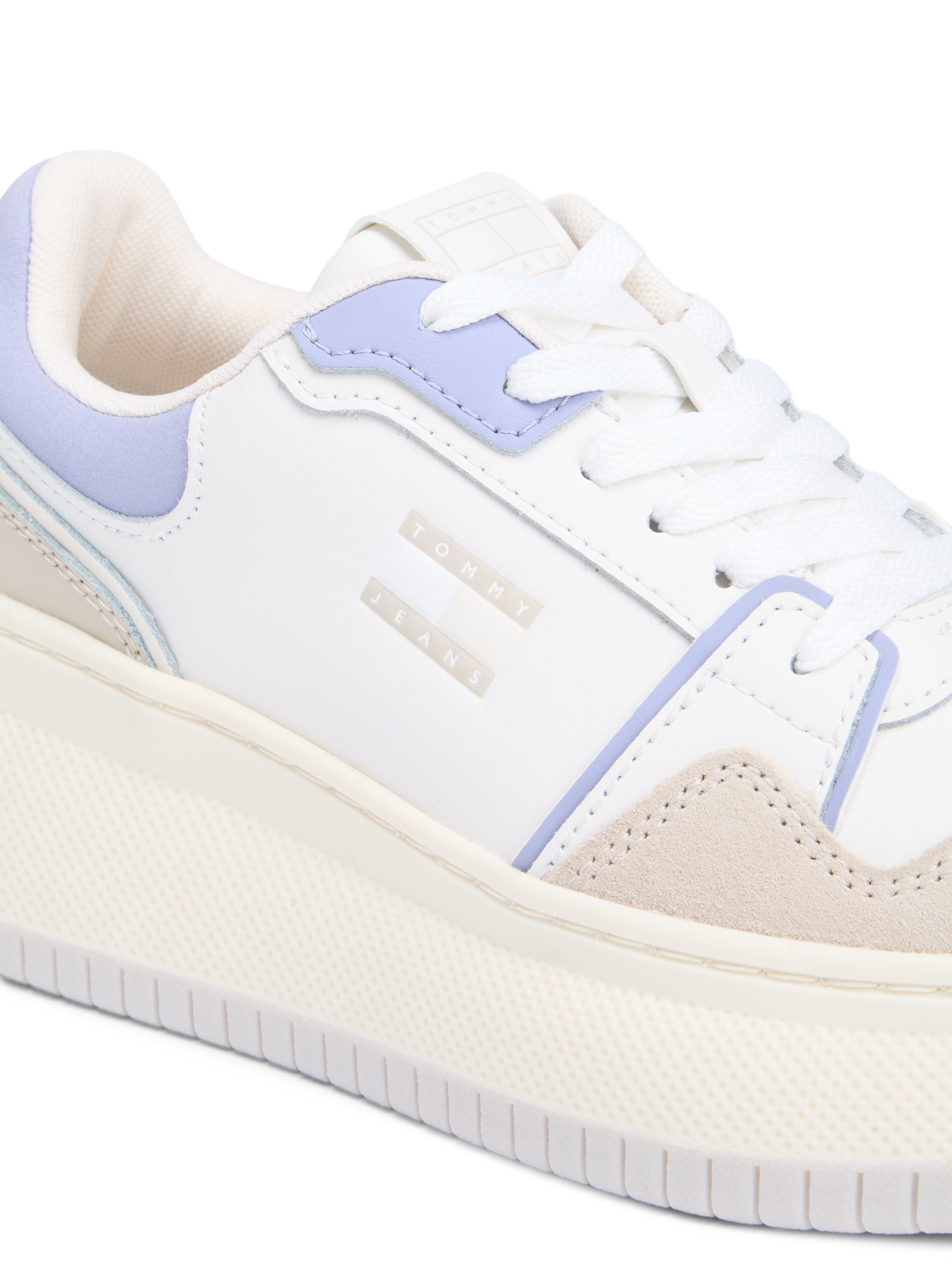 Tommy Jeans Plateausneaker »TJW RETRO BASKET FLATFORM«  , Freizeitschuh, Halbschuh, Schnürschuh mit Kontrastbesätzen