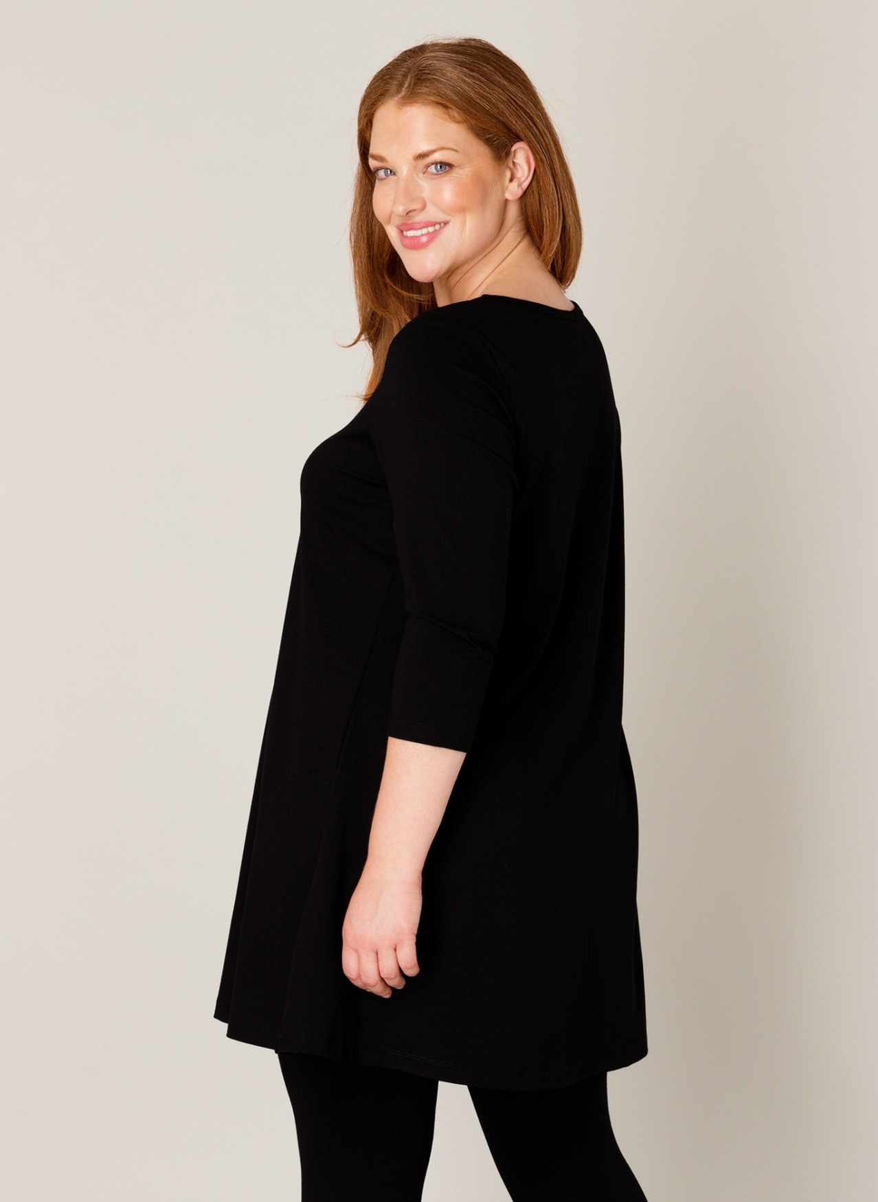 Base Level Curvy Tunikashirt »Aria« mit Rundhalsausschnitt