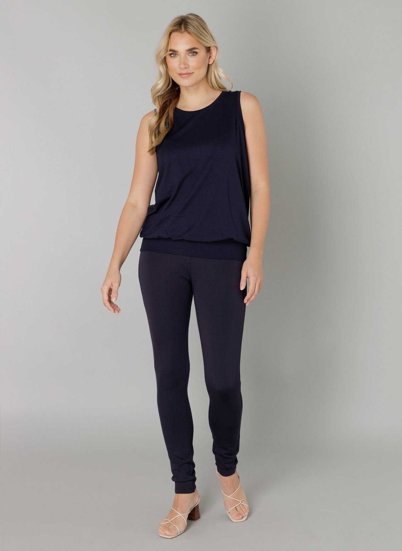 Thumbnail - Base Level Shirttop "Yasmin", 1-Kopfverschluss im Nacken