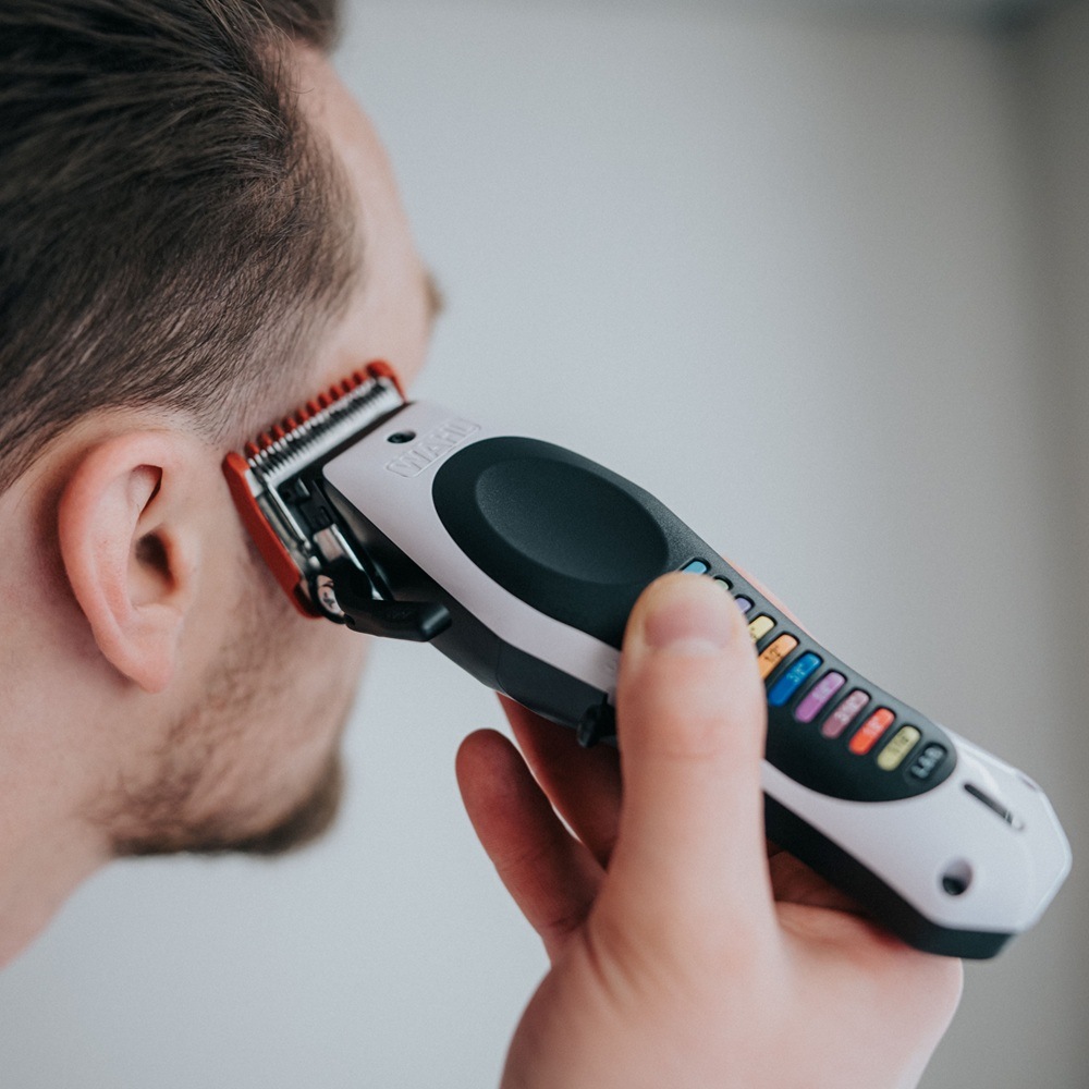 Wahl Haarschneider »Color Pro Lithium«, Farbcodierte Aufsteckkämme, einstellbarer Verstellhebel, USB-Ladung