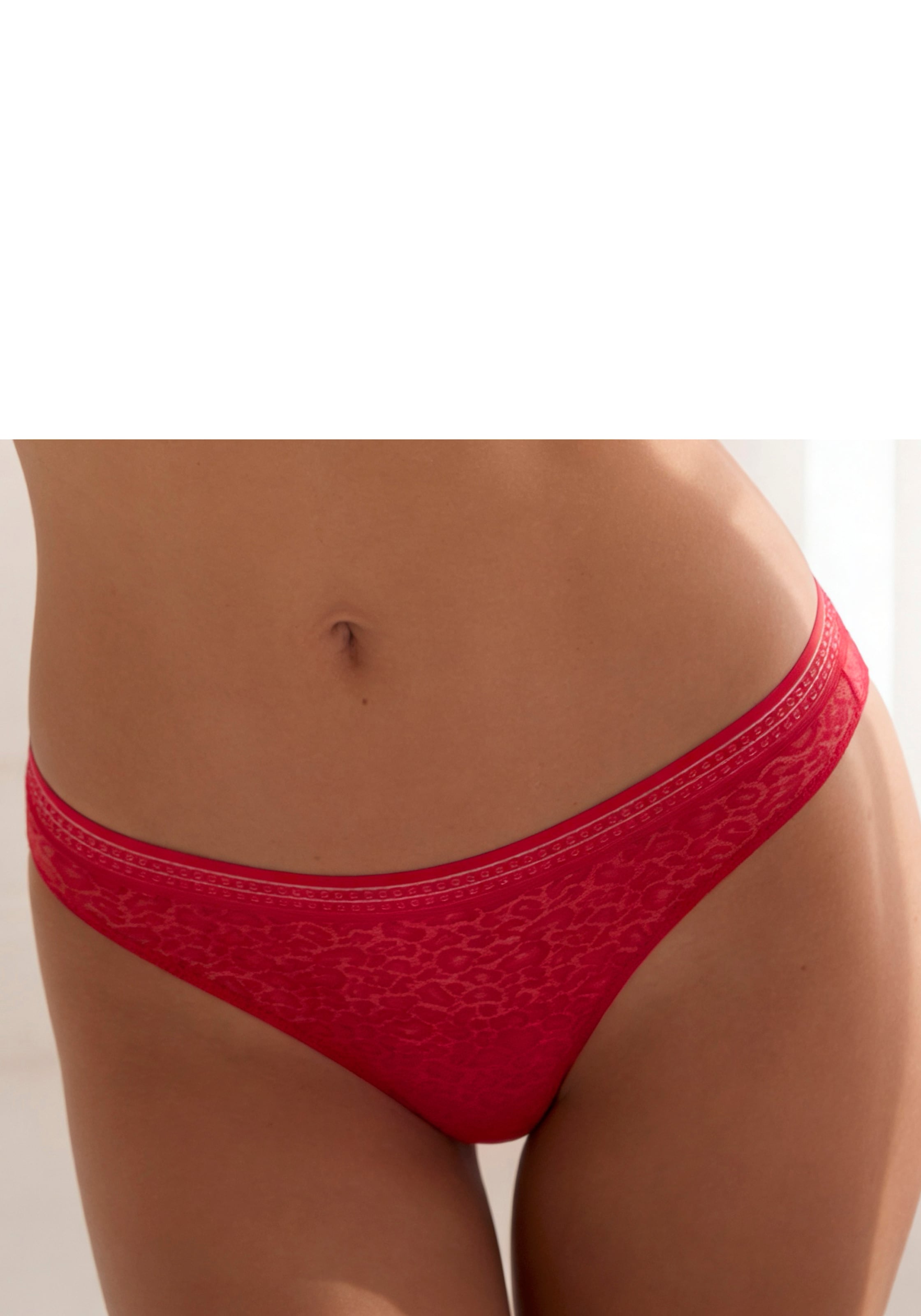 LASCANA String "Freya" aus Spitze in Leo-Optik mit modischem Bund, sexy Dessous